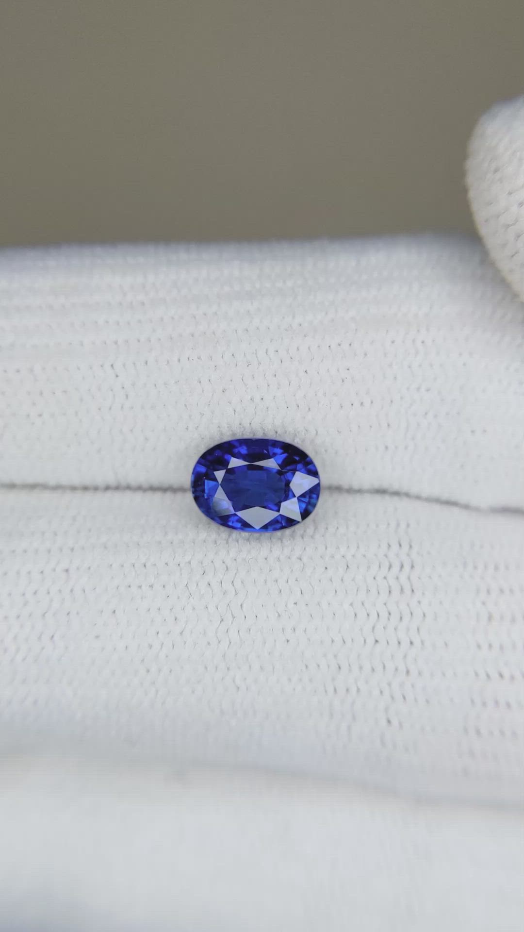 1.39 Ct. Blue Sapphire from Ceylon (Sri Lanka) Size Video