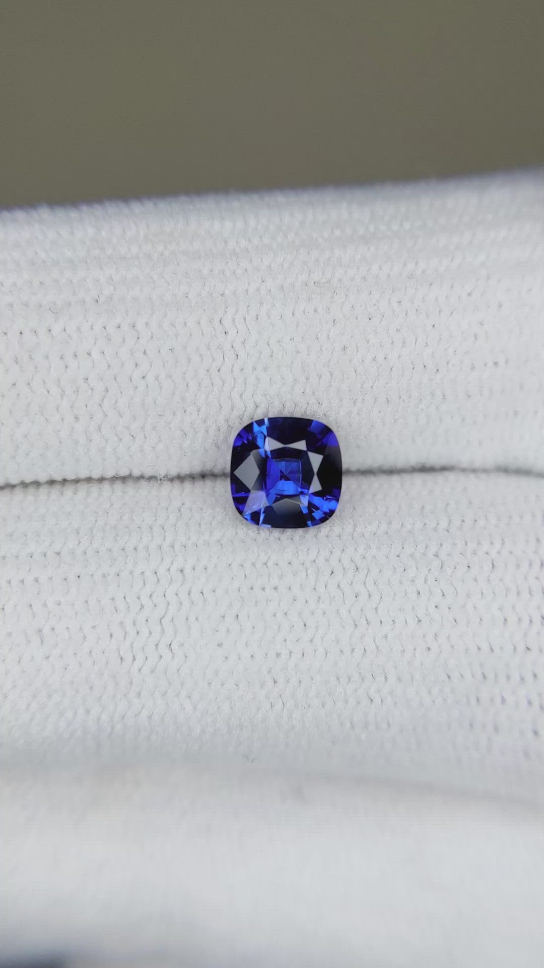 0.81 Ct. Blue Sapphire from Ceylon (Sri Lanka) Size Video