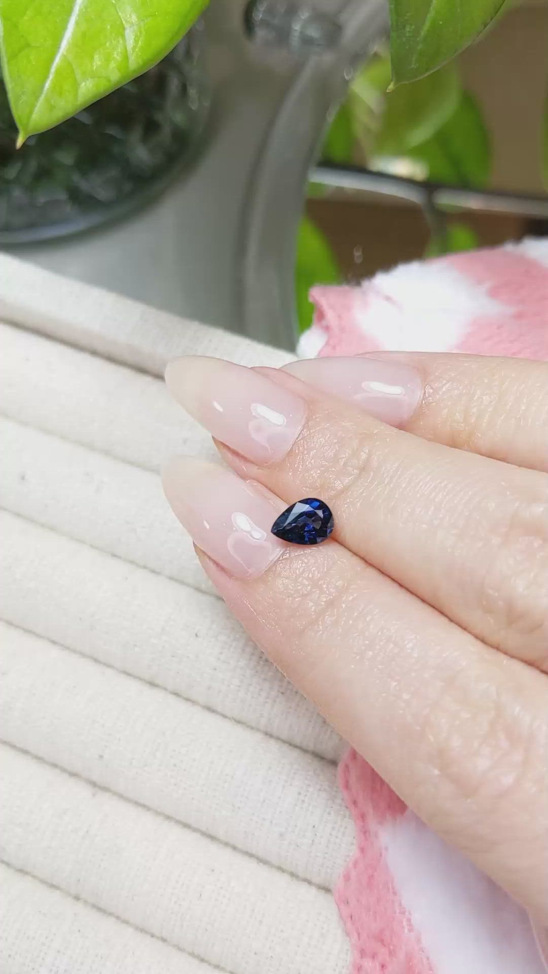 1.01 Ct. Blue Sapphire from Ceylon (Sri Lanka) Size Video