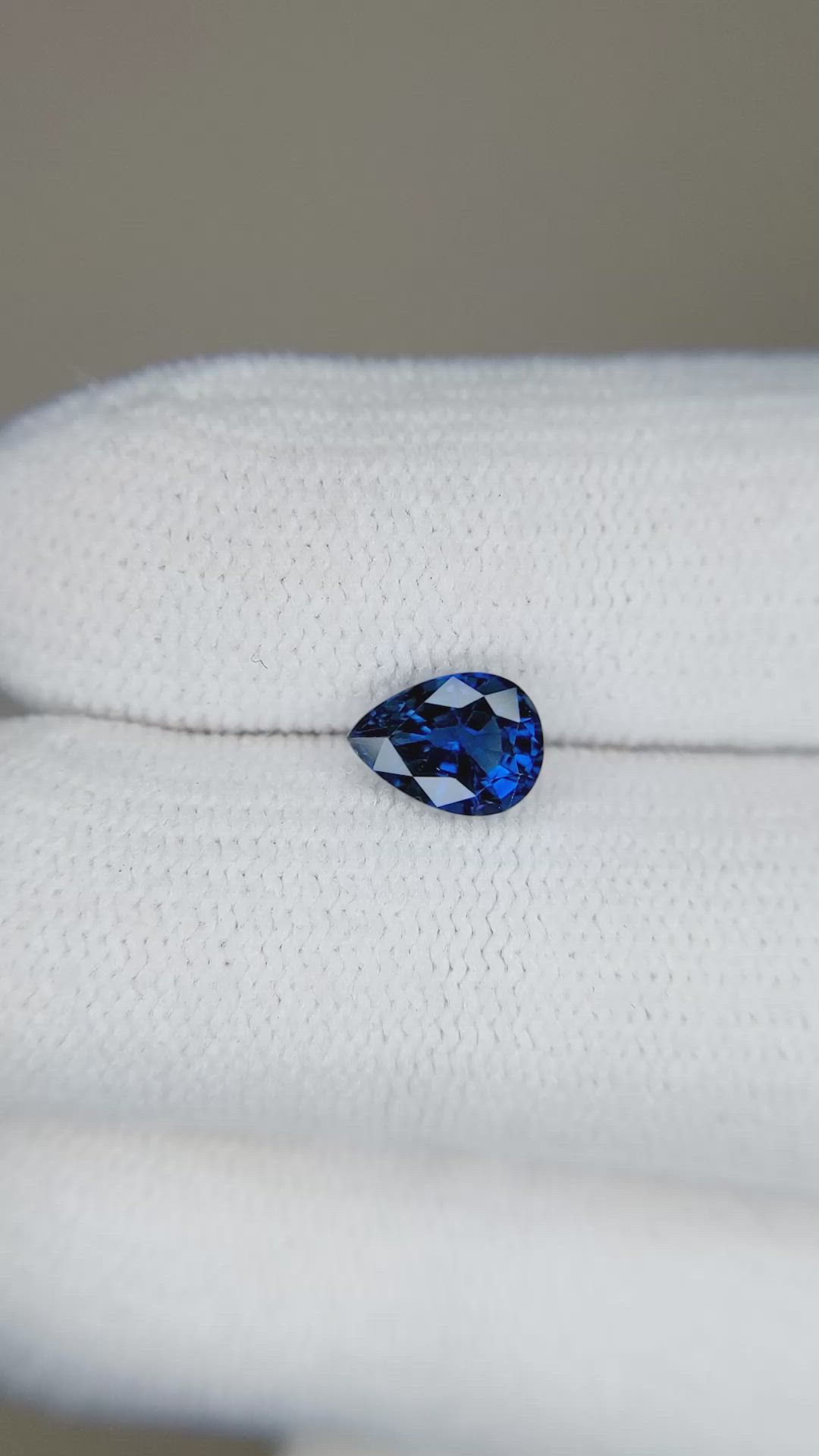 1.01 Ct. Blue Sapphire from Ceylon (Sri Lanka) Size Video