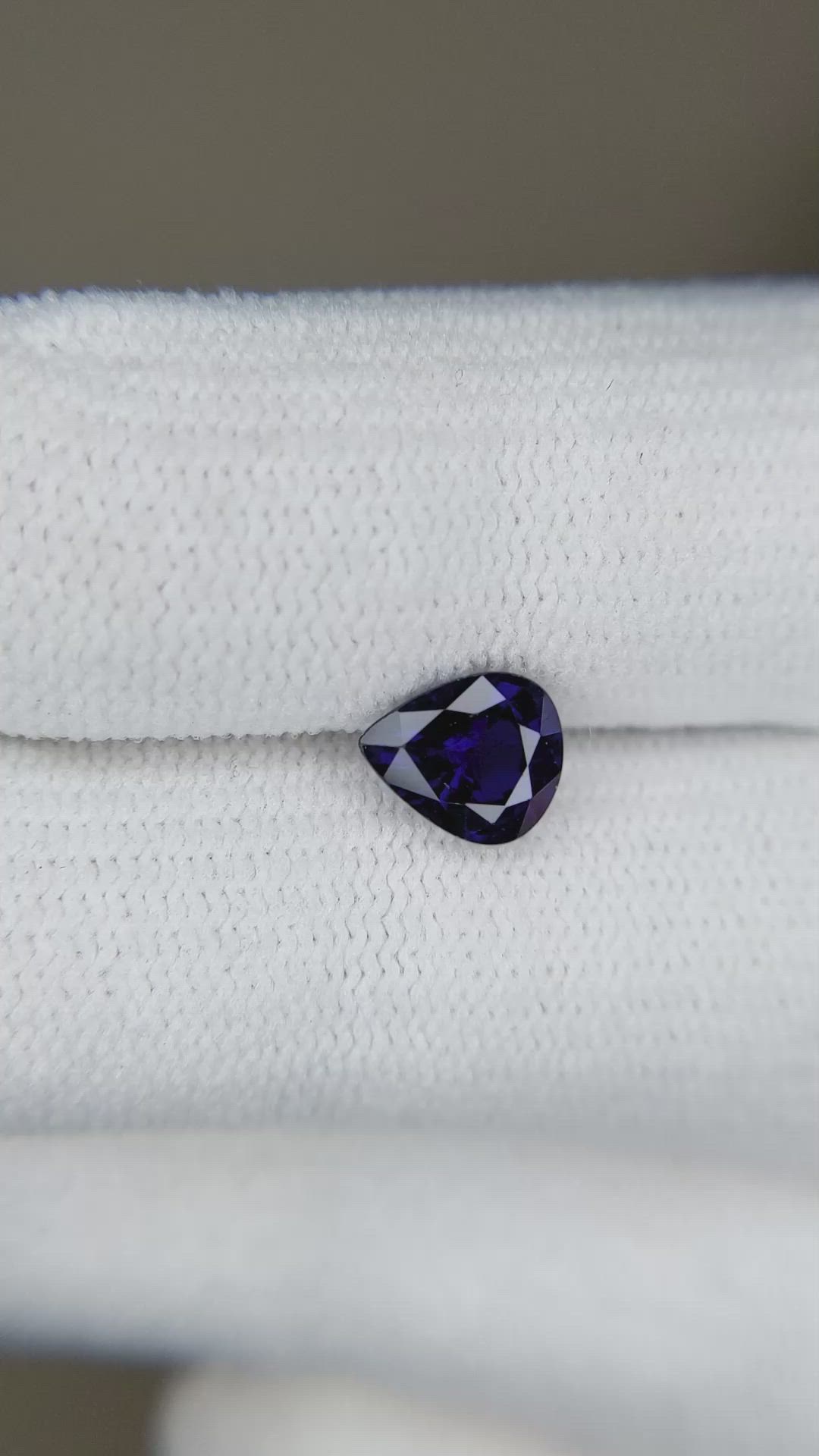 1.05 Ct. Blue Sapphire from Ceylon (Sri Lanka) Size Video