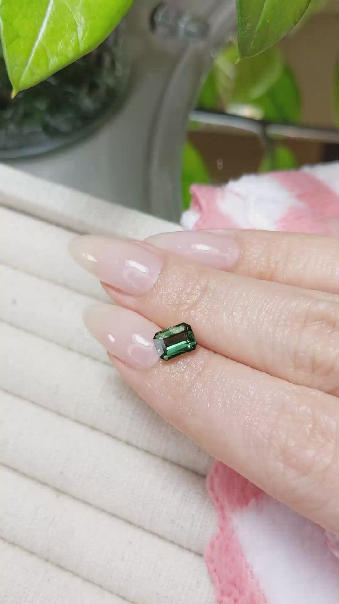 1.51 Ct. Green Sapphire from Ceylon (Sri Lanka) Size Video