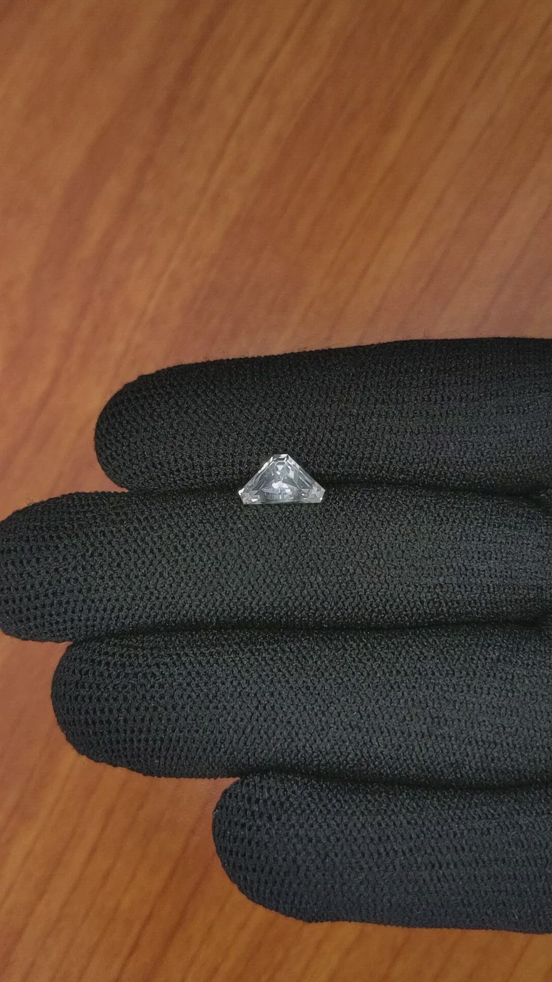 1.52 Ct. White Sapphire from Ceylon (Sri Lanka) Size Video