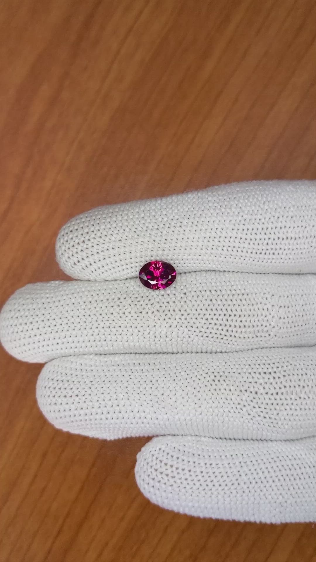 1.04 Ct. Reddish Pink Sapphire from Ceylon (Sri Lanka) Size Video