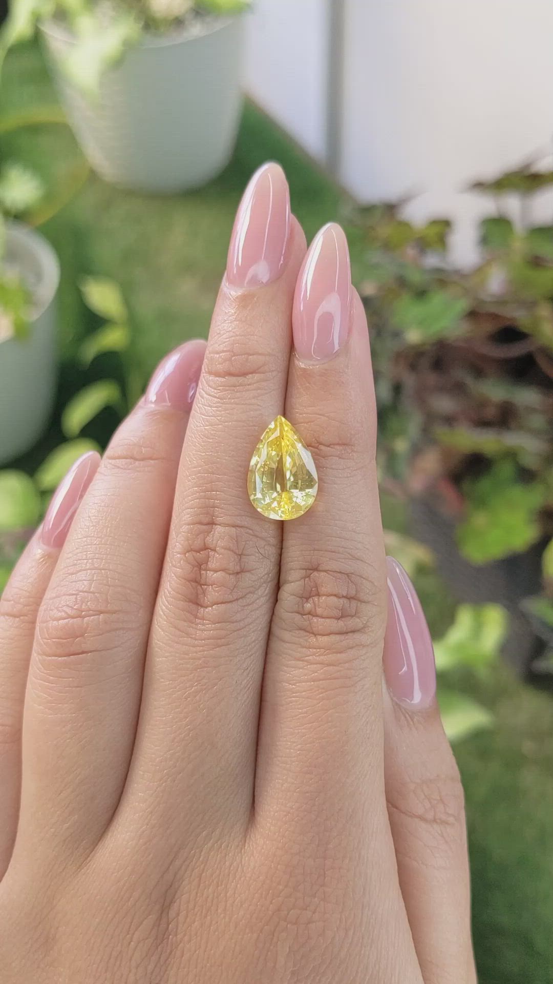 5.85 Ct. Yellow Sapphire from Ceylon (Sri Lanka) Size Video