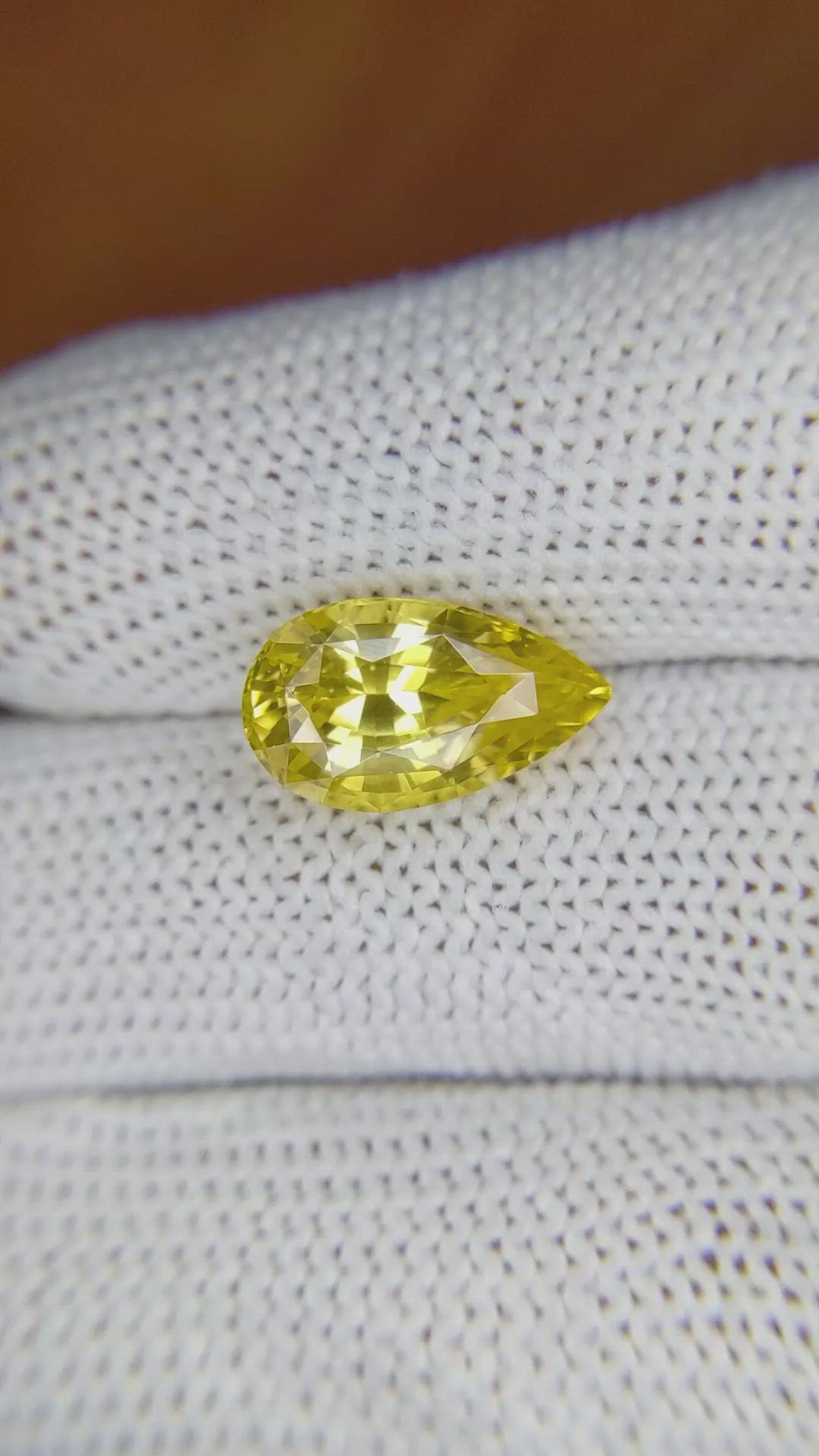 5.42 Ct. Yellow Sapphire from Ceylon (Sri Lanka) Size Video