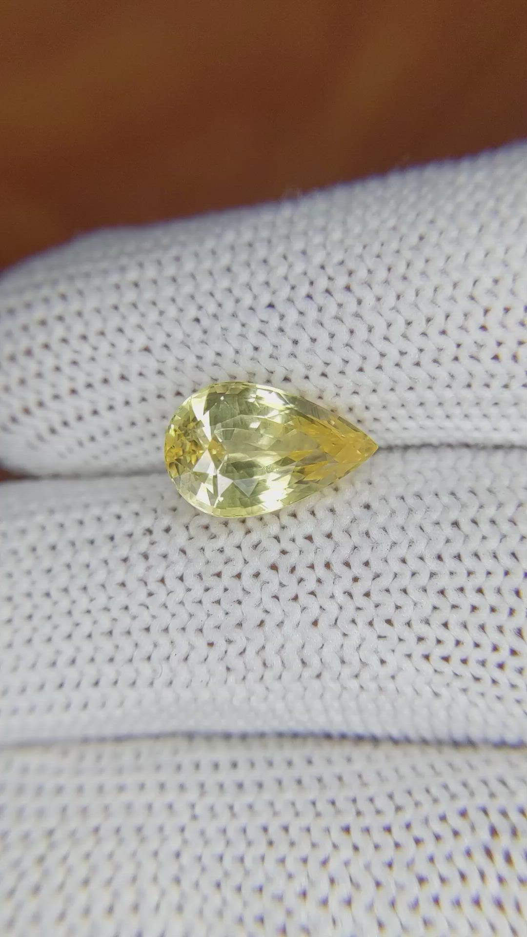 4.12 Ct. Yellow Sapphire from Ceylon (Sri Lanka) Size Video