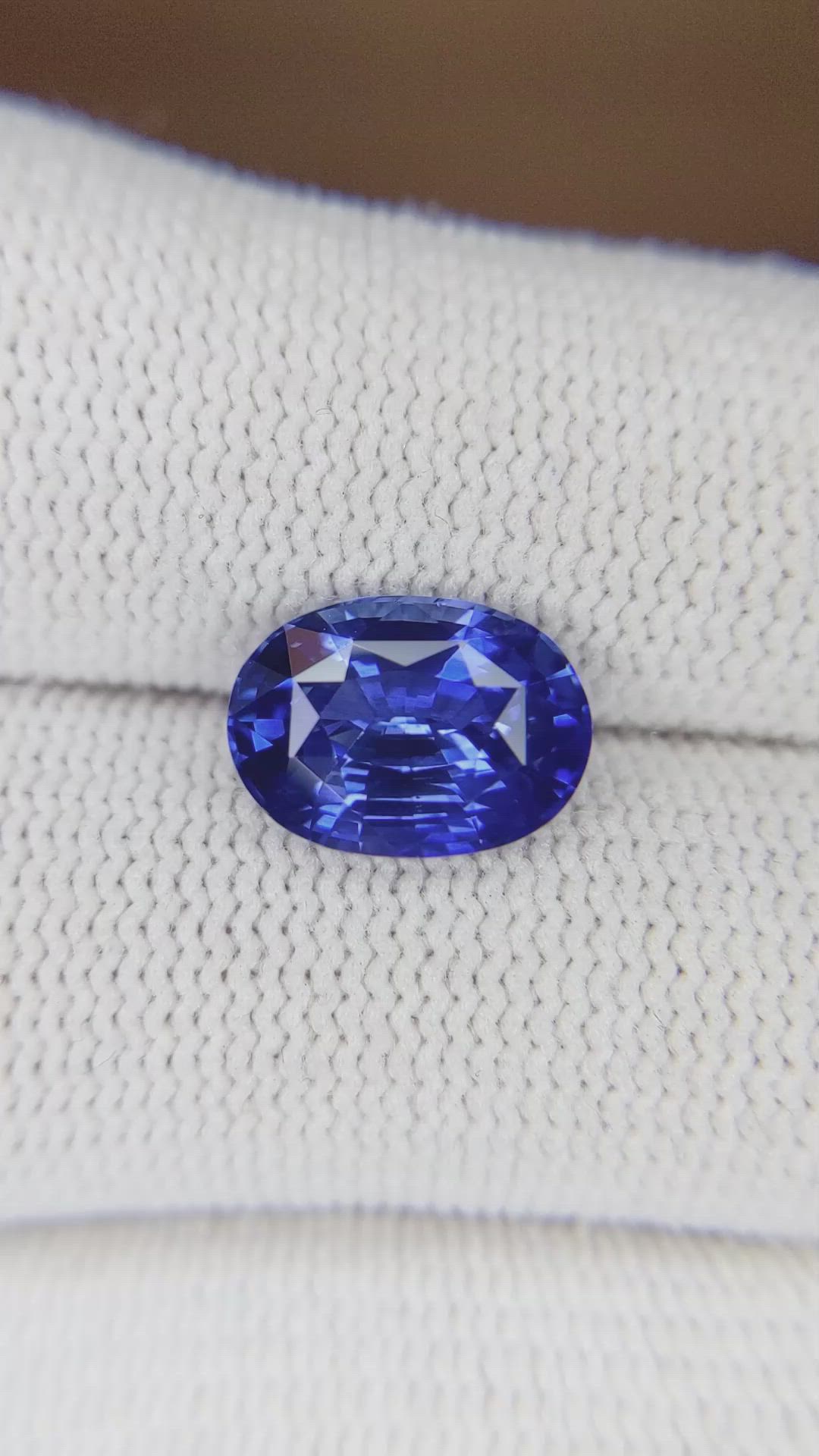 3.54 Ct. Blue Sapphire from Ceylon (Sri Lanka) Size Video
