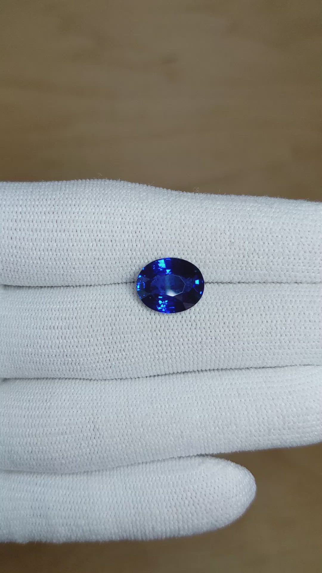 5.05 Ct. Blue Sapphire from Ceylon (Sri Lanka) Size Video