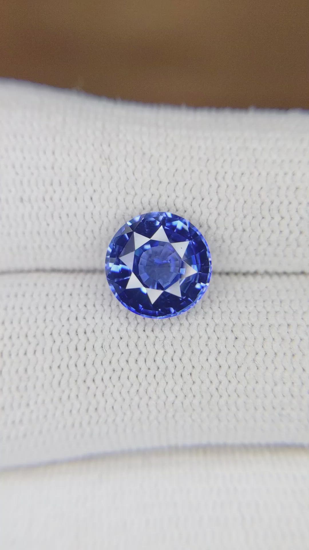 3.92 Ct. Blue Sapphire from Ceylon (Sri Lanka) Size Video