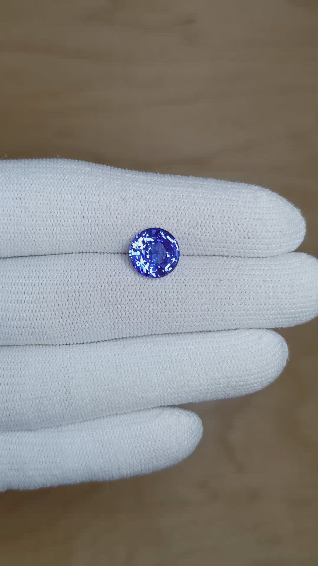3.92 Ct. Blue Sapphire from Ceylon (Sri Lanka) Size Video
