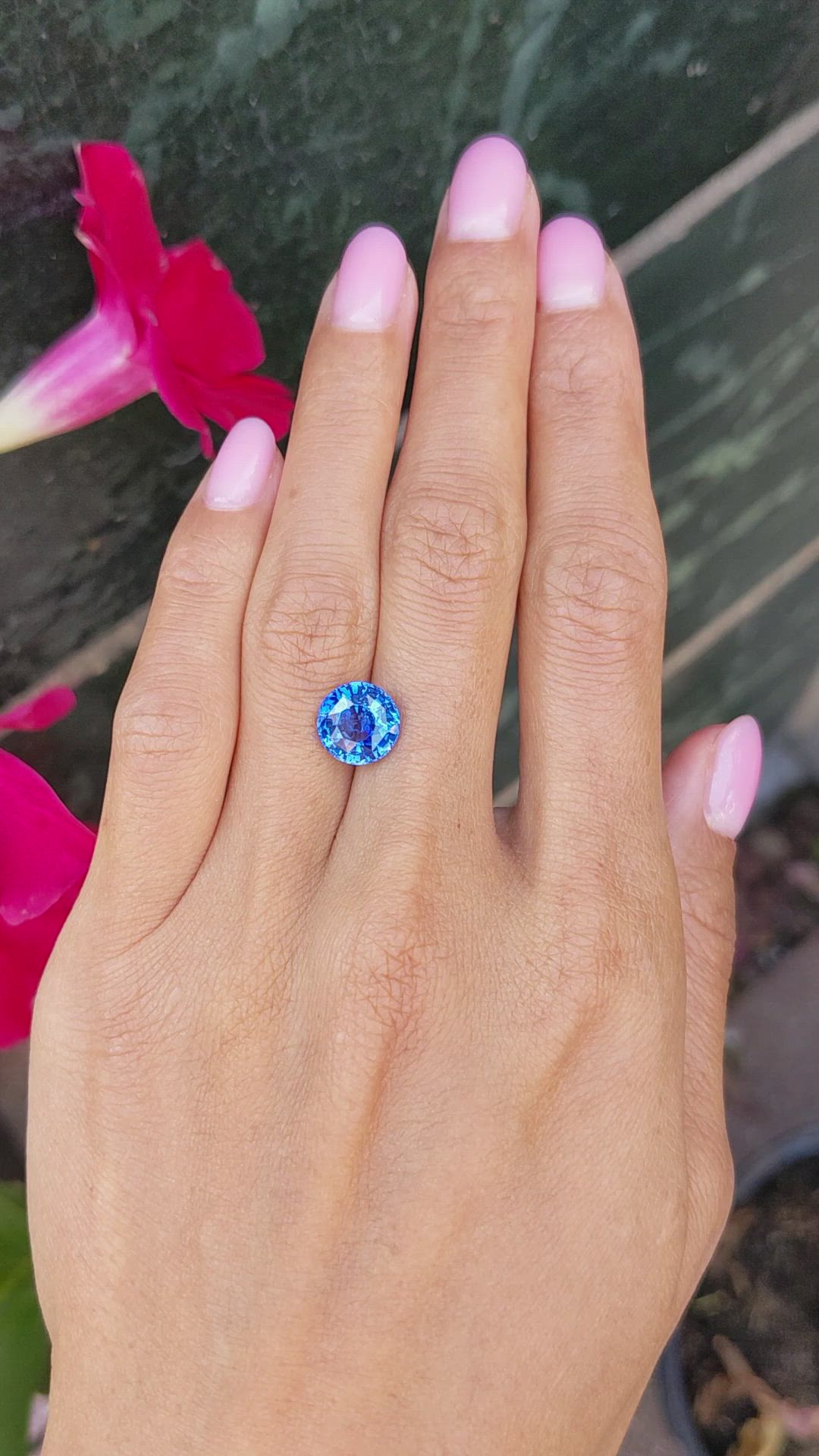 3.92 Ct. Blue Sapphire from Ceylon (Sri Lanka) Size Video