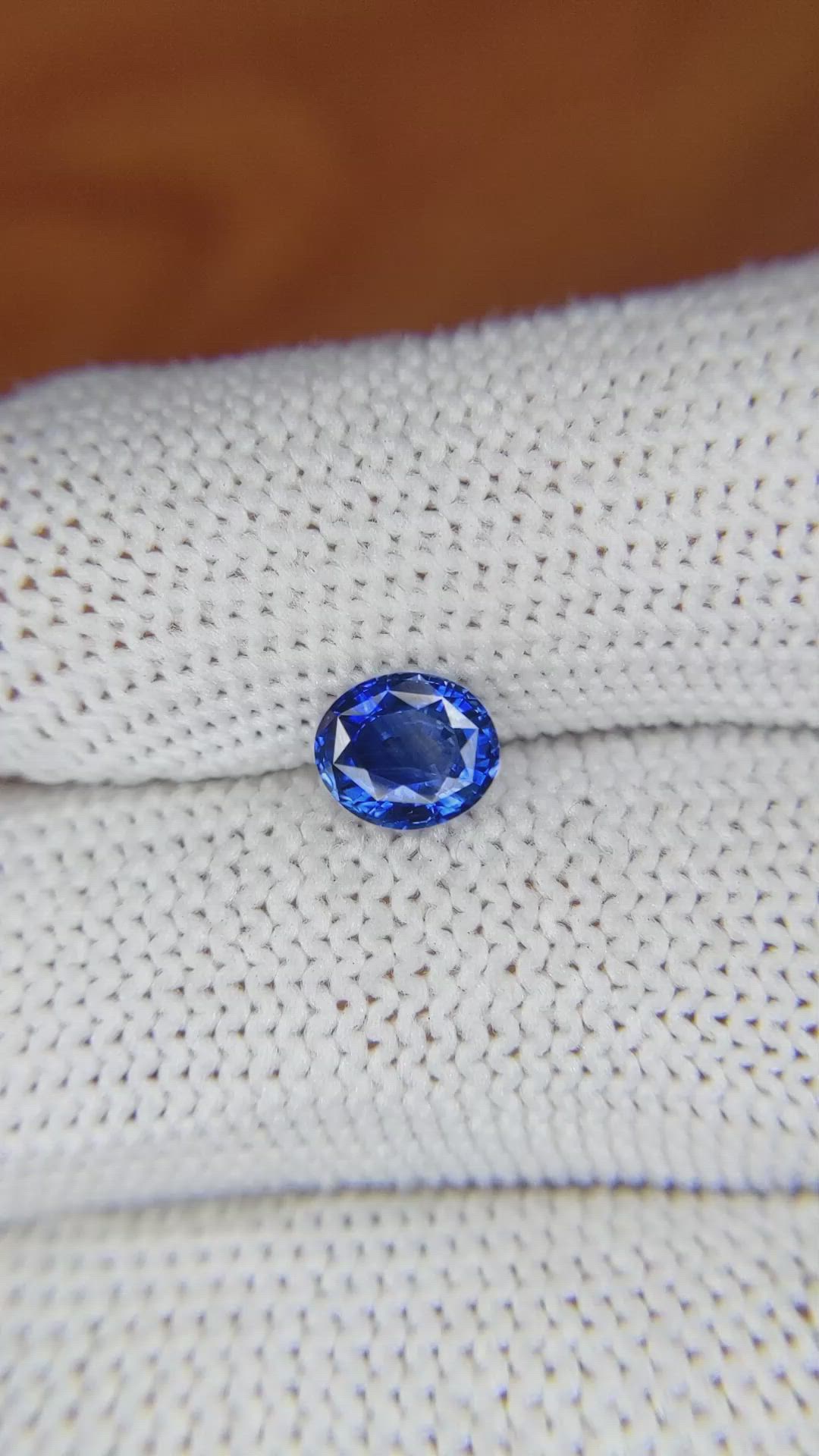 1.07 Ct. Blue Sapphire from Ceylon (Sri Lanka) Size Video