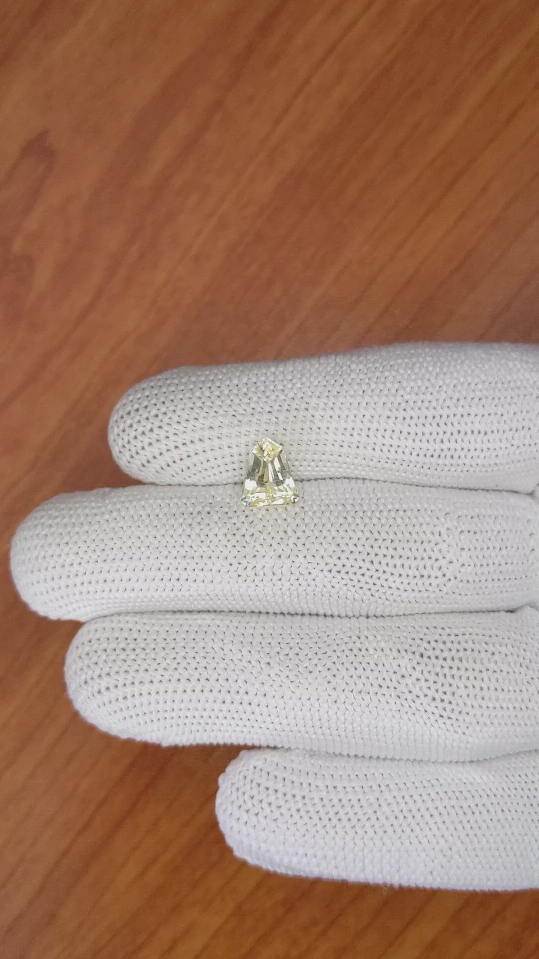 2.03 Ct. Yellow Sapphire from Ceylon (Sri Lanka) Size Video
