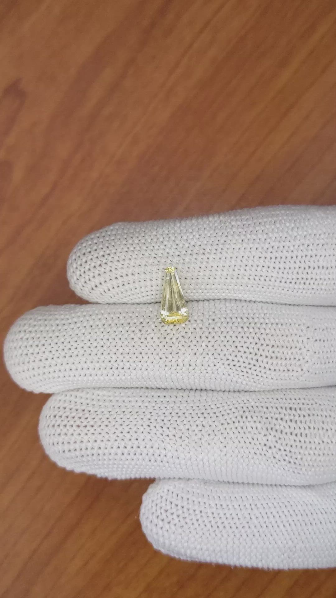 1.07 Ct. Yellow Sapphire from Ceylon (Sri Lanka) Size Video