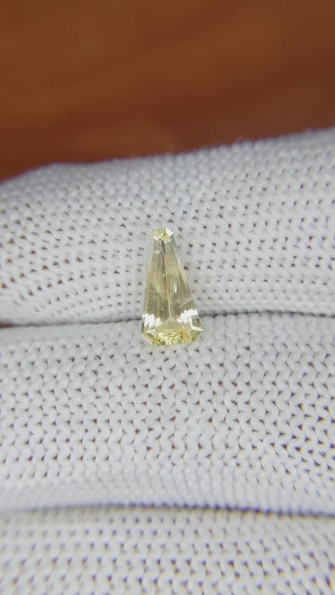 1.07 Ct. Yellow Sapphire from Ceylon (Sri Lanka) Size Video