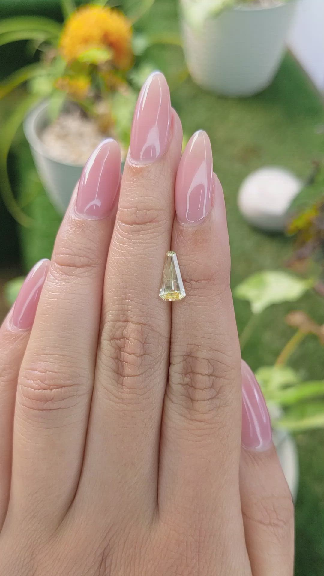 1.07 Ct. Yellow Sapphire from Ceylon (Sri Lanka) Size Video