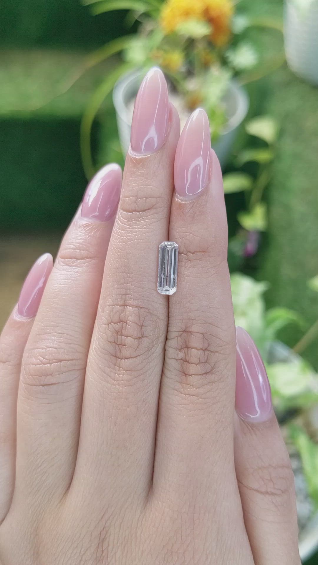 1.71 Ct. White Sapphire from Ceylon (Sri Lanka) Size Video