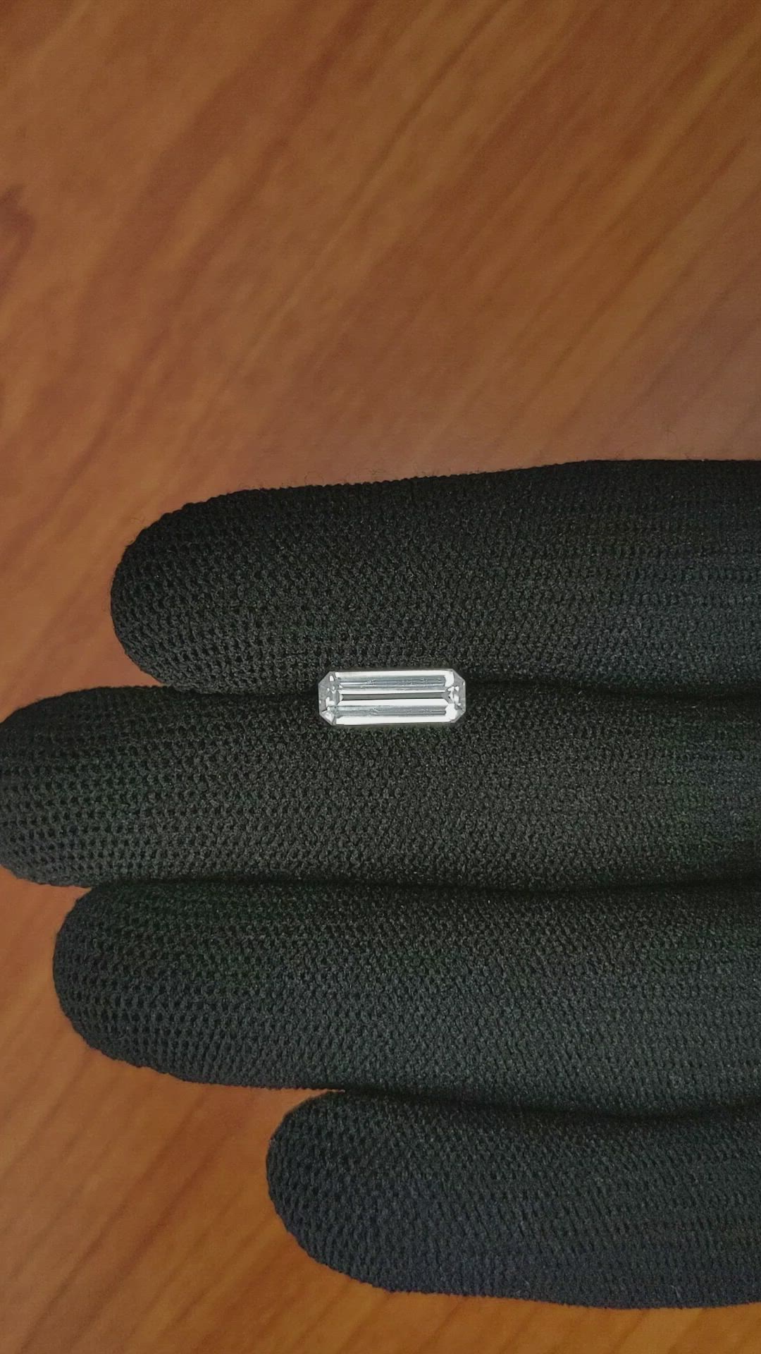 1.71 Ct. White Sapphire from Ceylon (Sri Lanka) Size Video