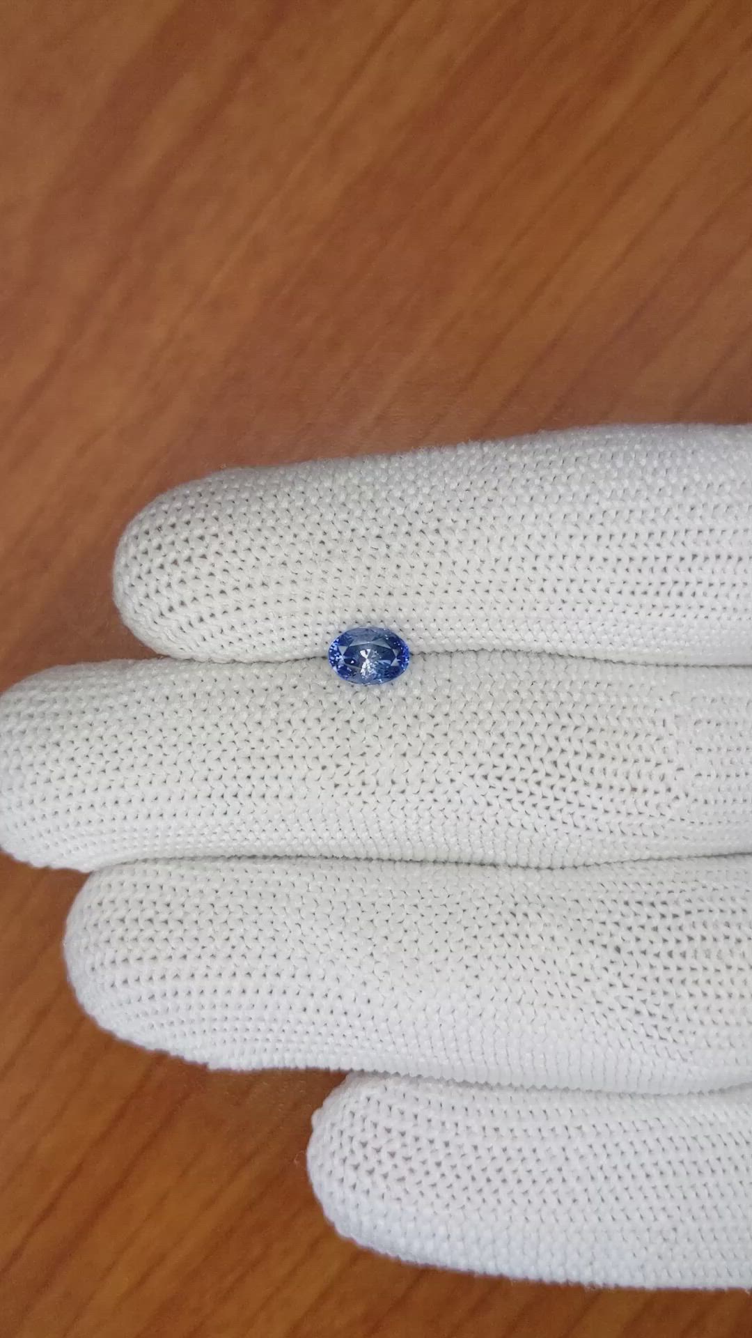 0.80 Ct. Bi Color Sapphire from Ceylon (Sri Lanka) Size Video