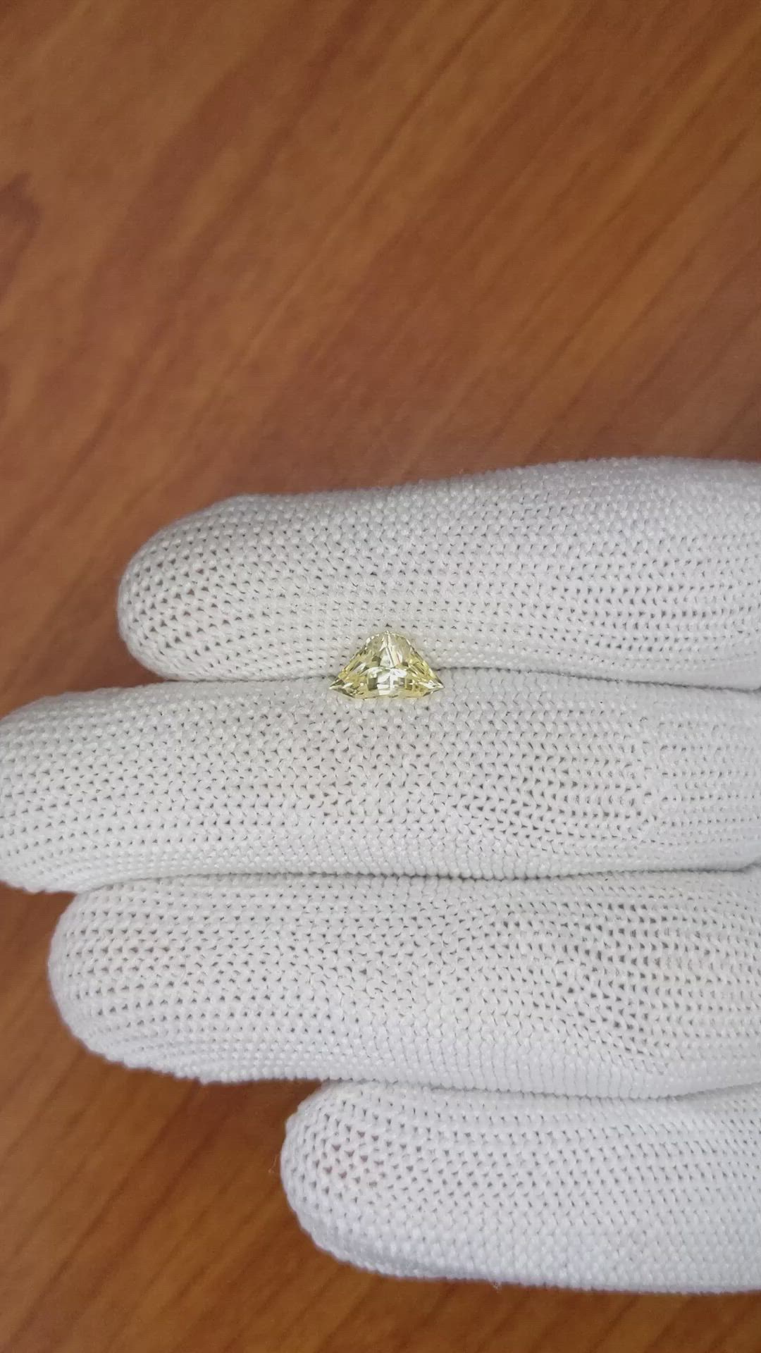 1.27 Ct. Yellow Sapphire from Ceylon (Sri Lanka) Size Video