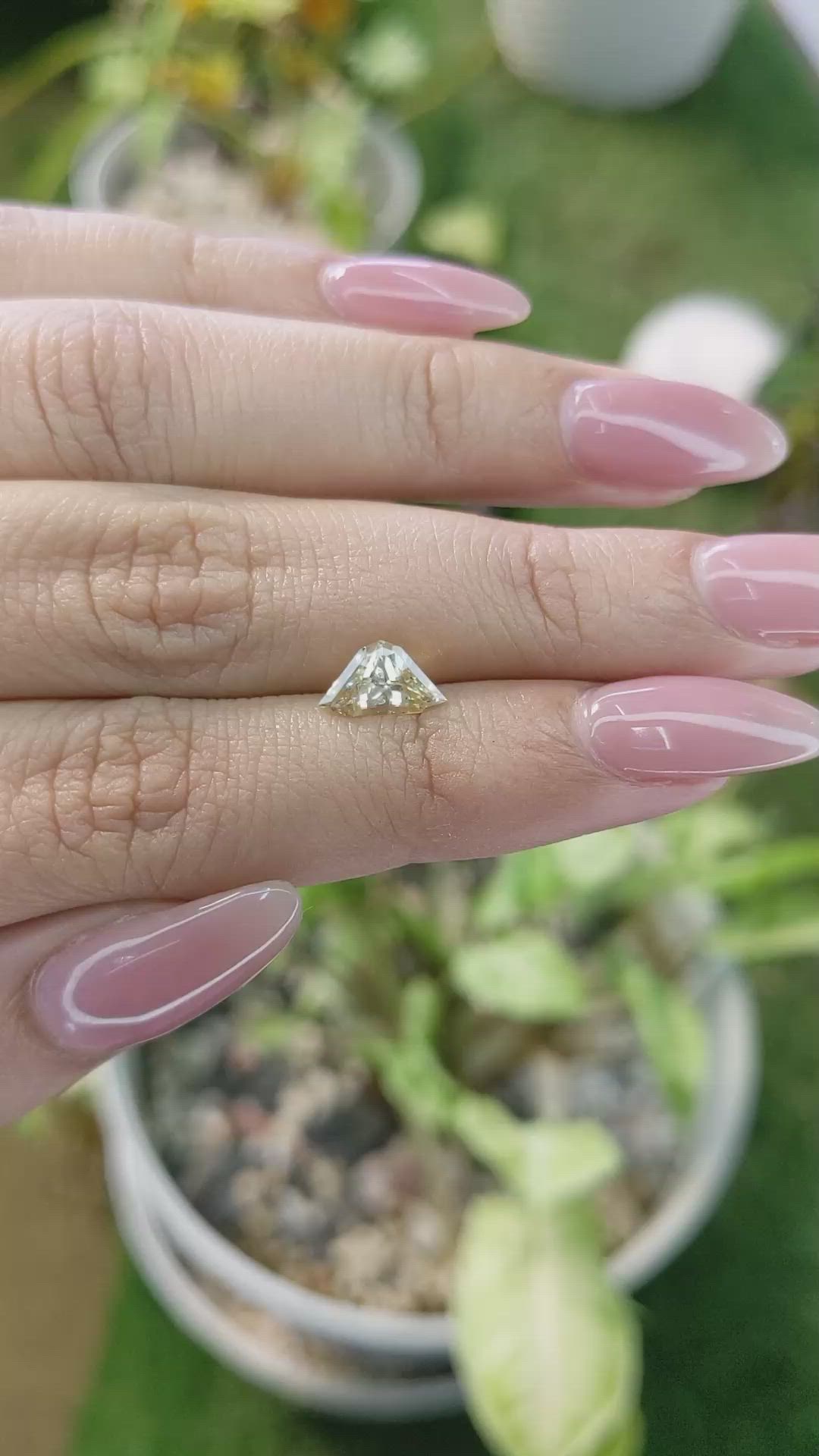 1.27 Ct. Yellow Sapphire from Ceylon (Sri Lanka) Size Video