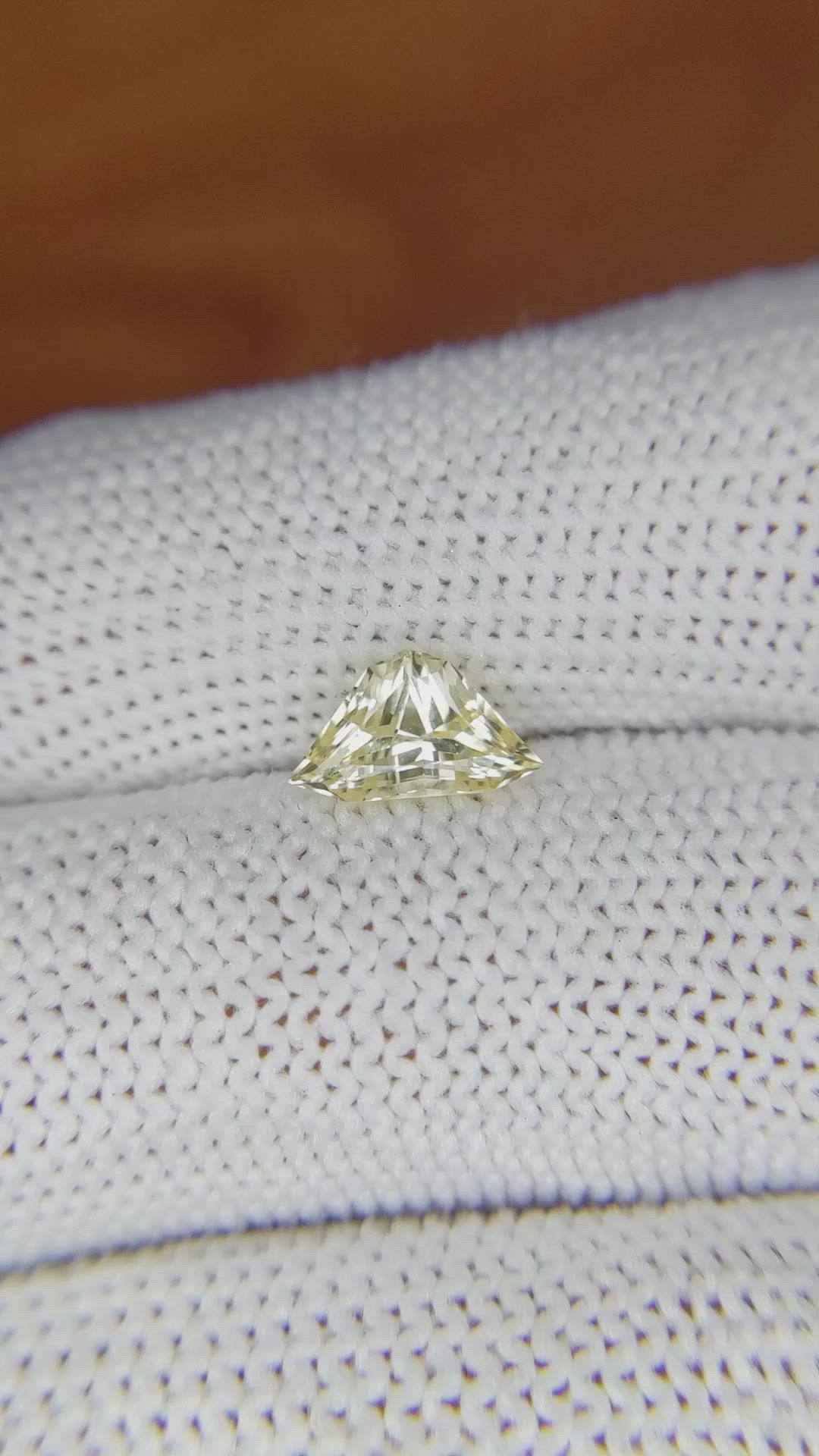 1.27 Ct. Yellow Sapphire from Ceylon (Sri Lanka) Size Video