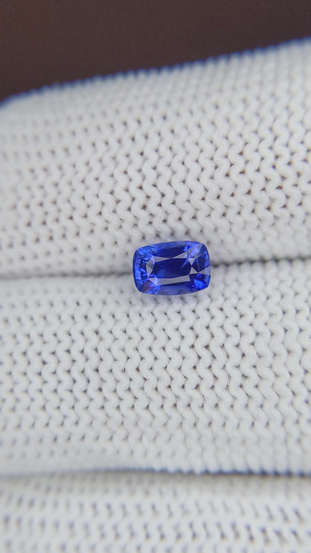 1.03 Ct. Blue Sapphire from Ceylon (Sri Lanka) Size Video