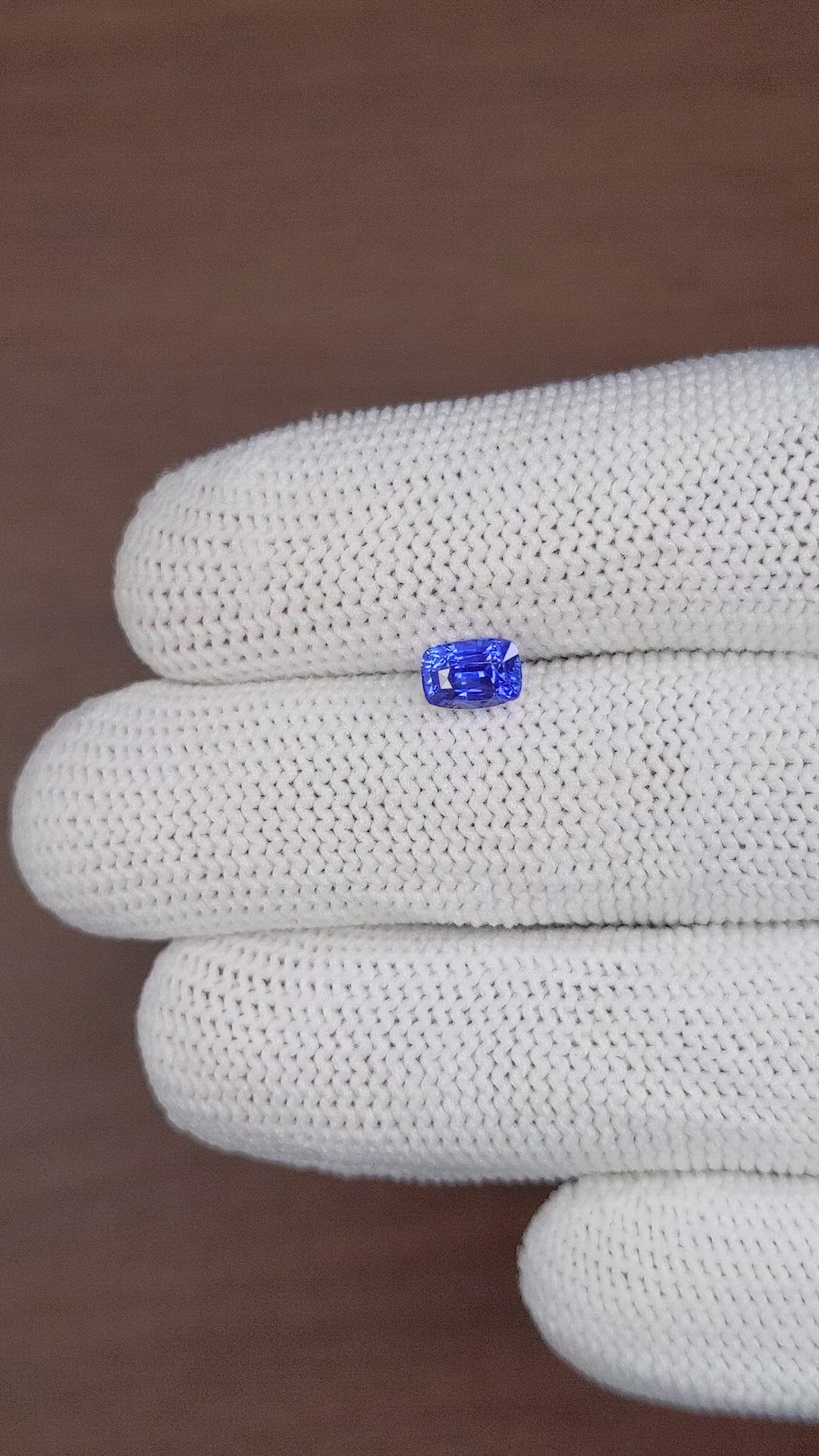 1.03 Ct. Blue Sapphire from Ceylon (Sri Lanka) Size Video