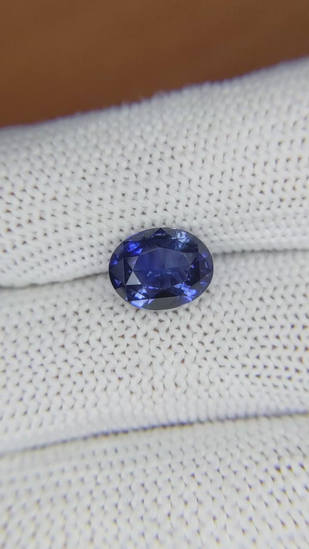 3.57 Ct. Blue Sapphire from Ceylon (Sri Lanka) Size Video