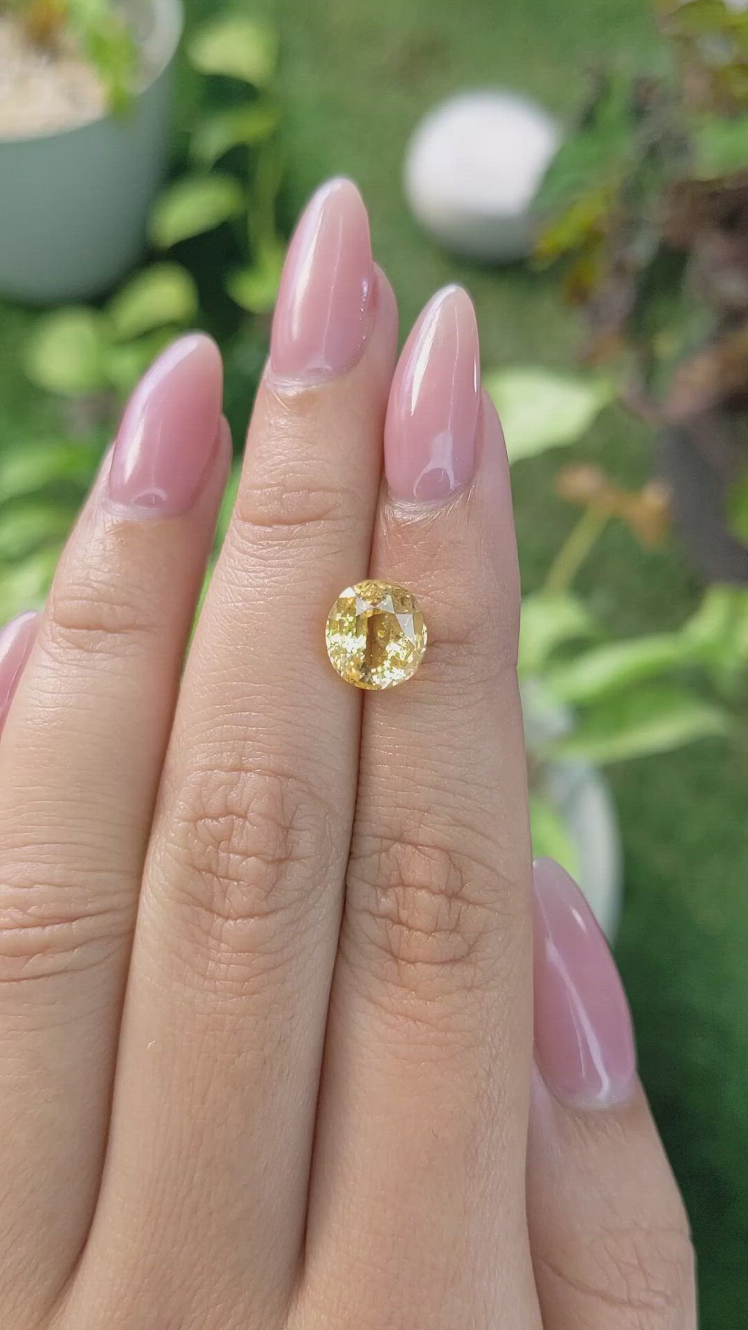 4.08 Ct. Yellow Sapphire from Ceylon (Sri Lanka) Size Video