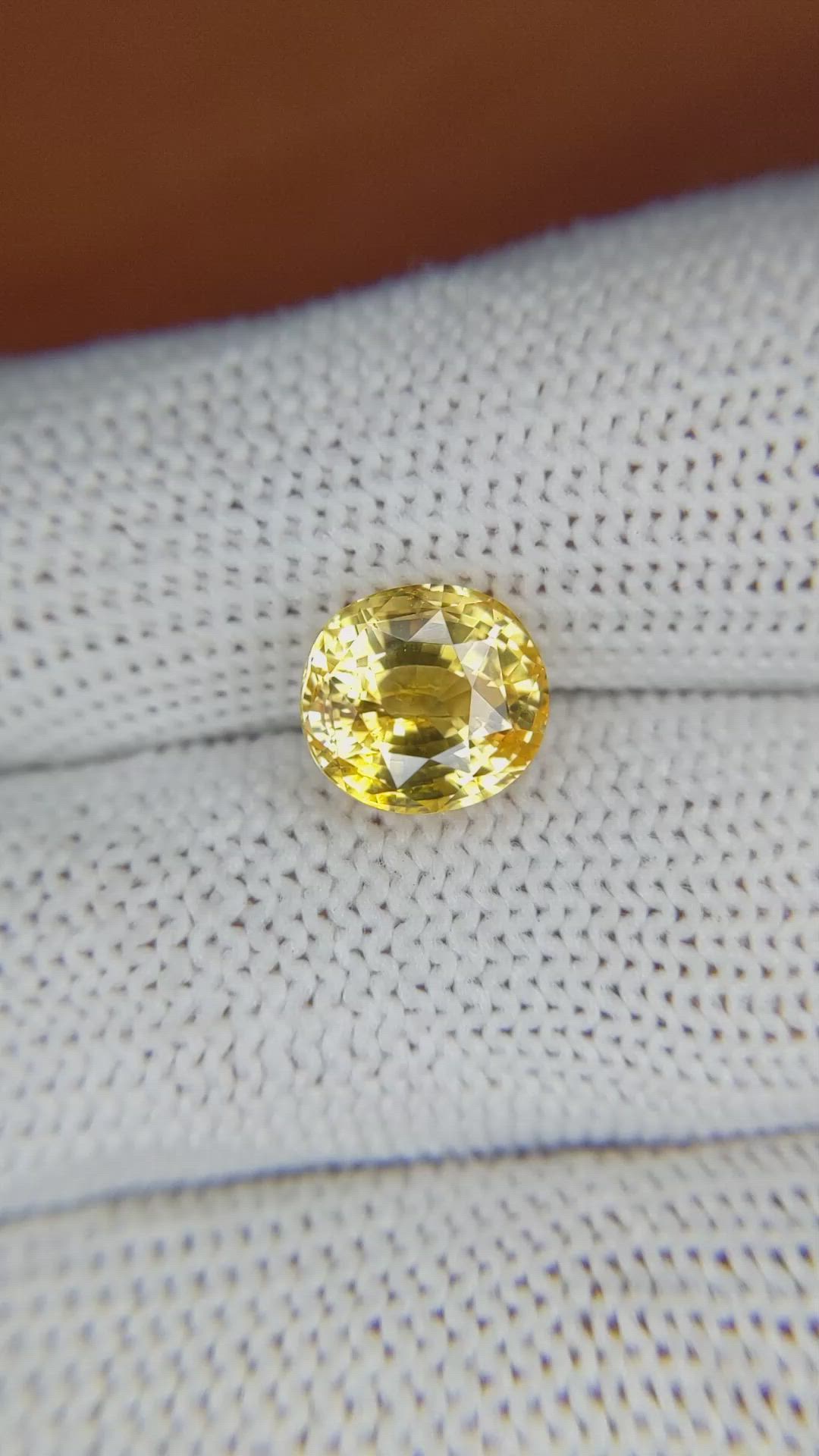 4.08 Ct. Yellow Sapphire from Ceylon (Sri Lanka) Size Video