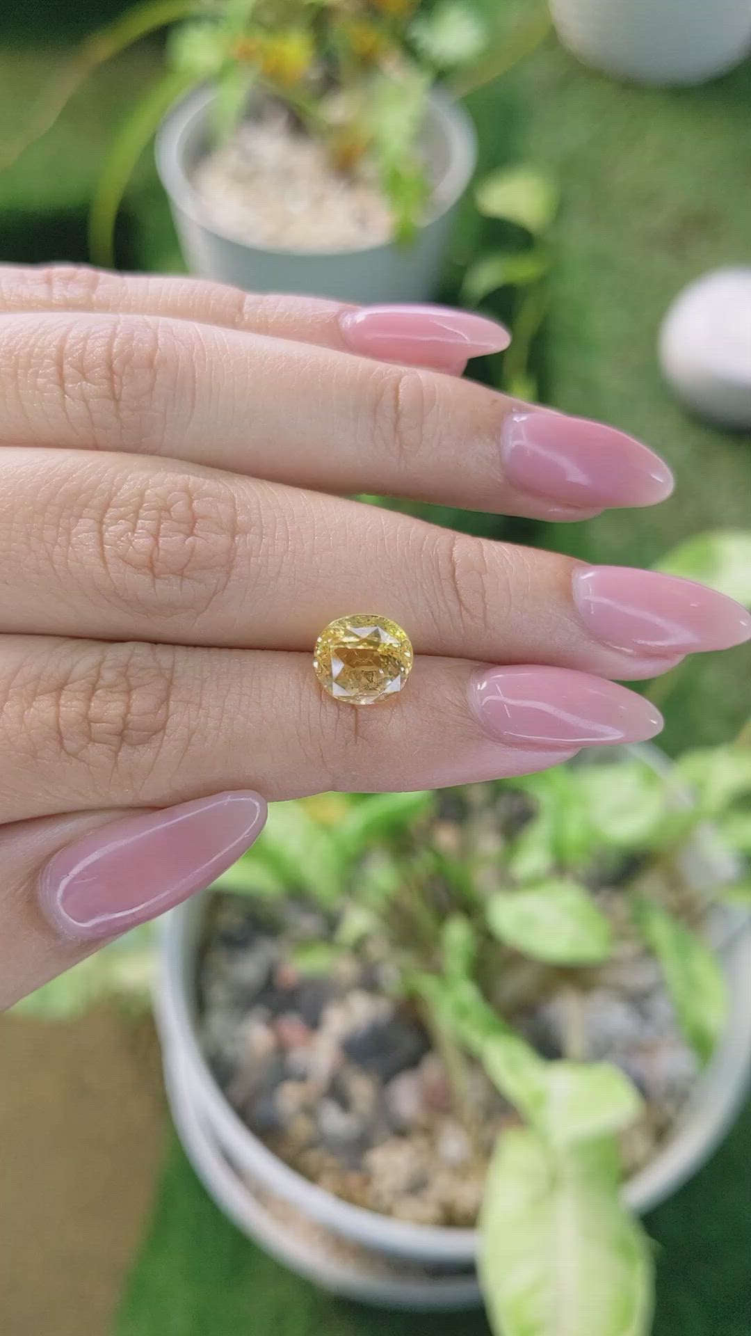 4.08 Ct. Yellow Sapphire from Ceylon (Sri Lanka) Size Video