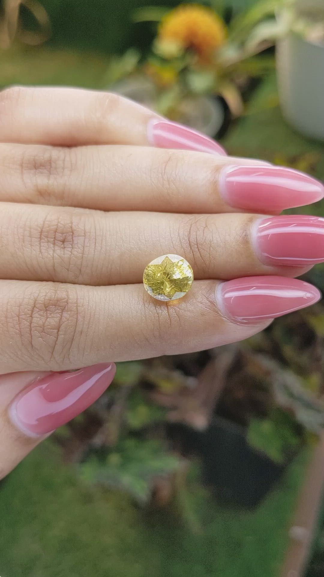 4.07 Ct. Yellow Sapphire from Ceylon (Sri Lanka) Size Video