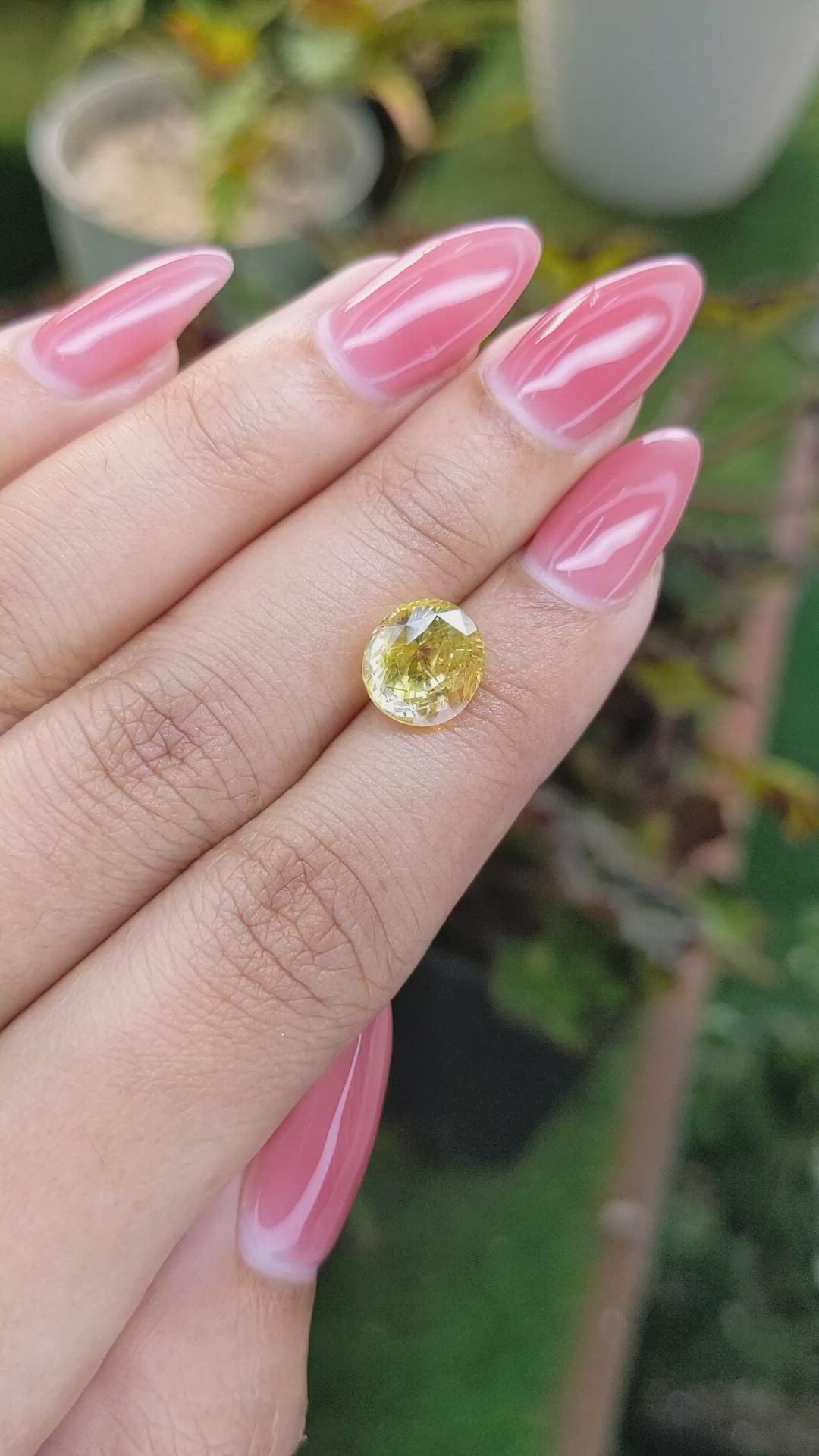 4.07 Ct. Yellow Sapphire from Ceylon (Sri Lanka) Size Video