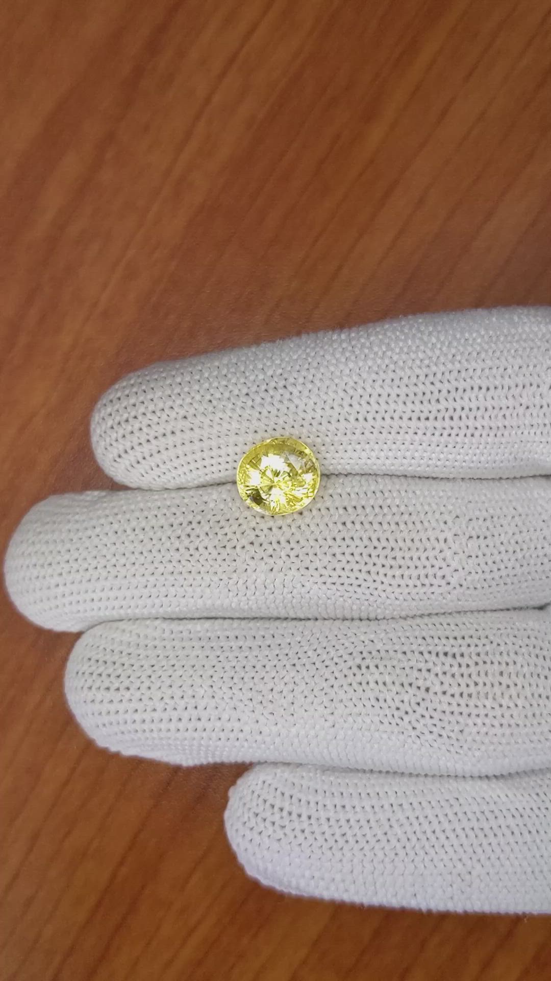 4.07 Ct. Yellow Sapphire from Ceylon (Sri Lanka) Size Video