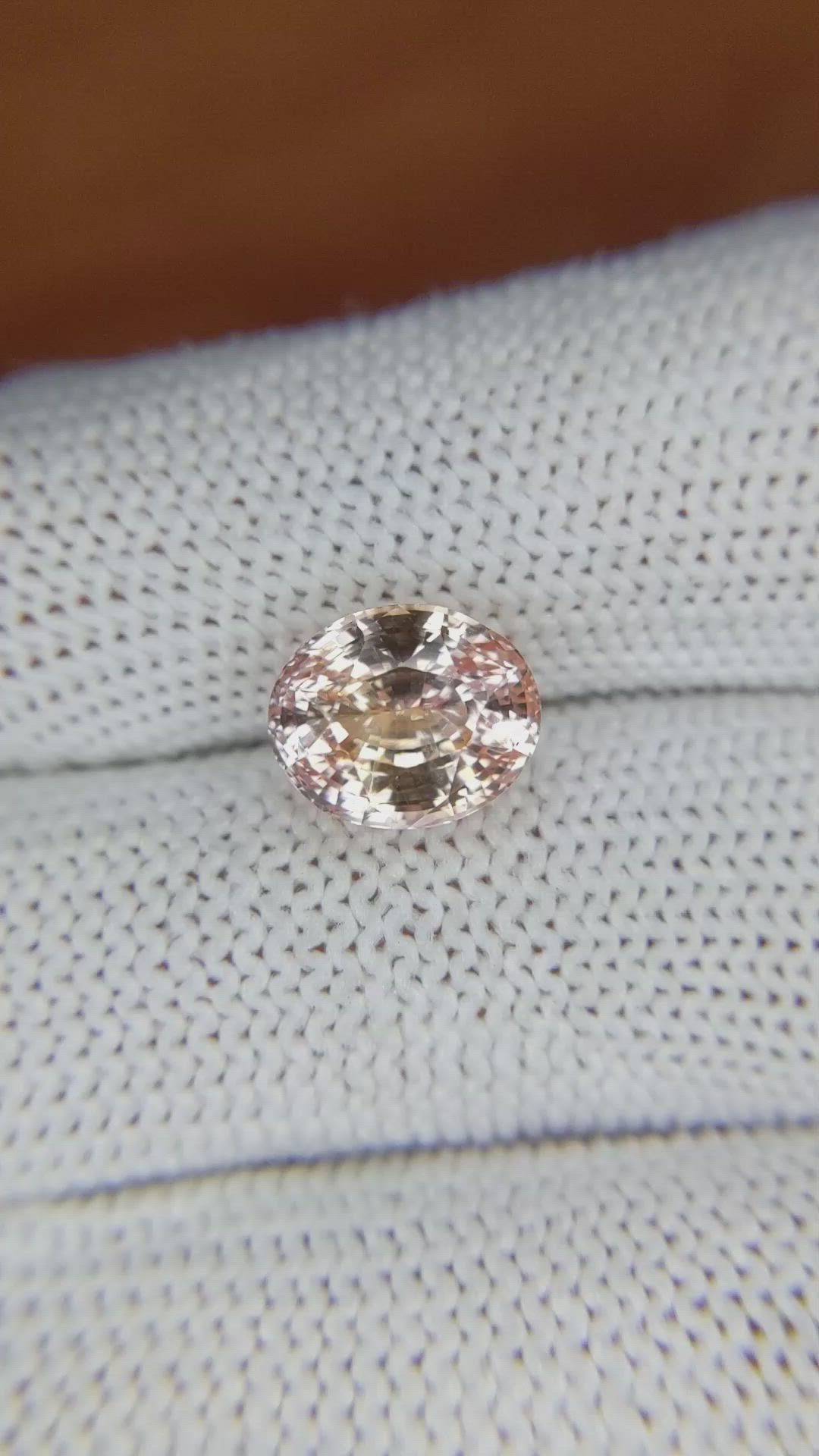 4.93 Ct. Padparadscha Sapphire from Ceylon (Sri Lanka) Size Video