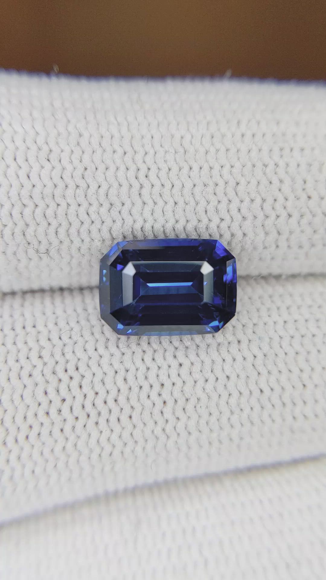 4.14 Ct. Blue Sapphire from Ceylon (Sri Lanka) Size Video