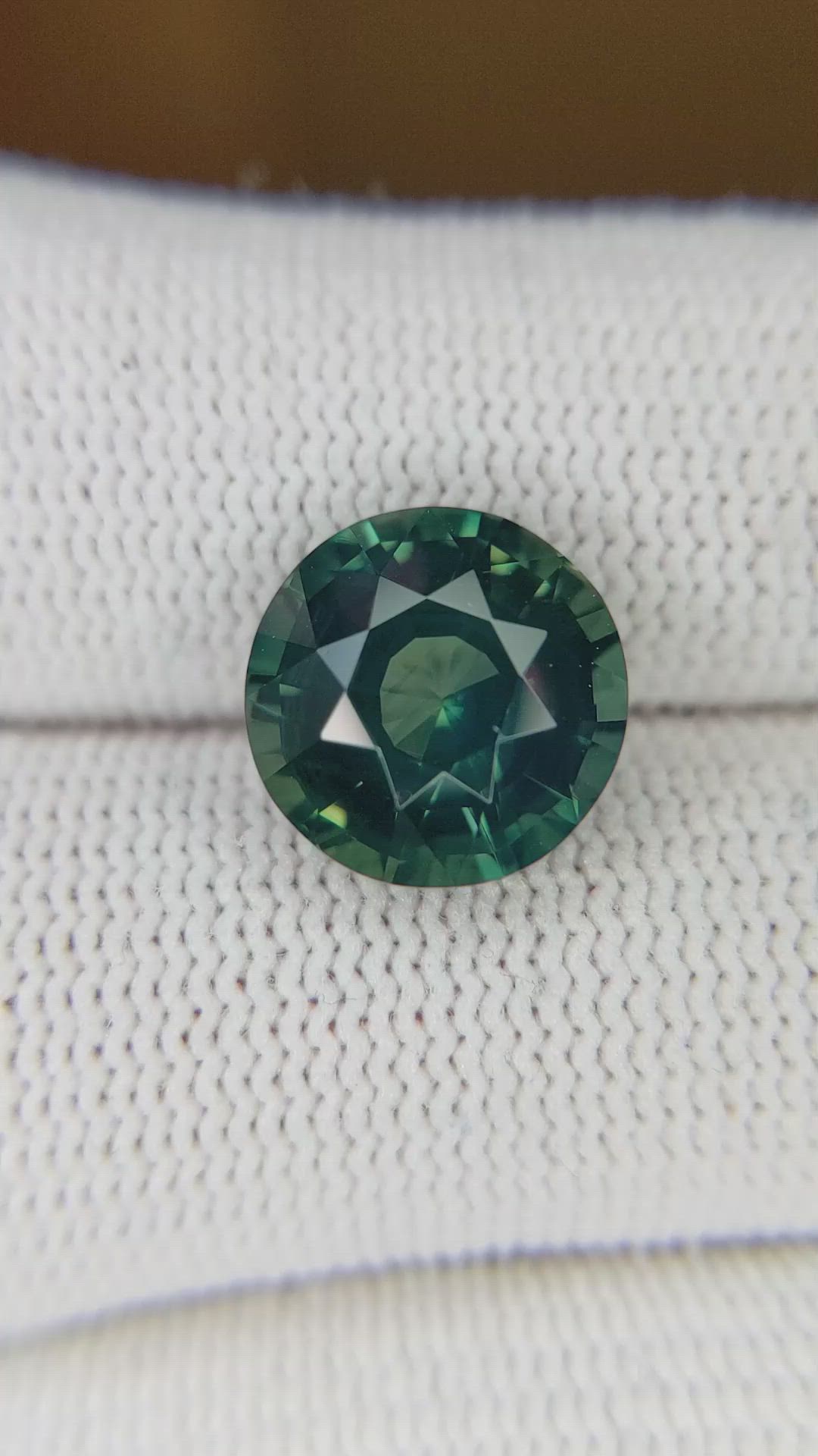 5.25 Ct. Bluish Green Sapphire from Ceylon (Sri Lanka) Size Video