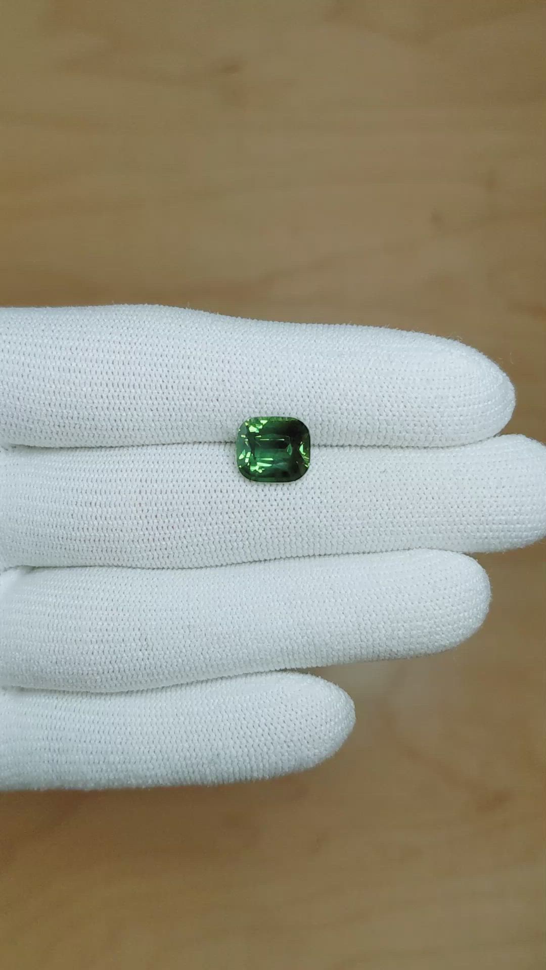4.07 Ct. Green Sapphire from Ceylon (Sri Lanka) Size Video