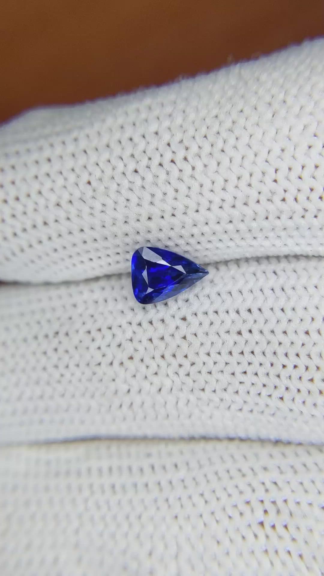 1.02 Ct. Blue Sapphire from Ceylon (Sri Lanka) Size Video