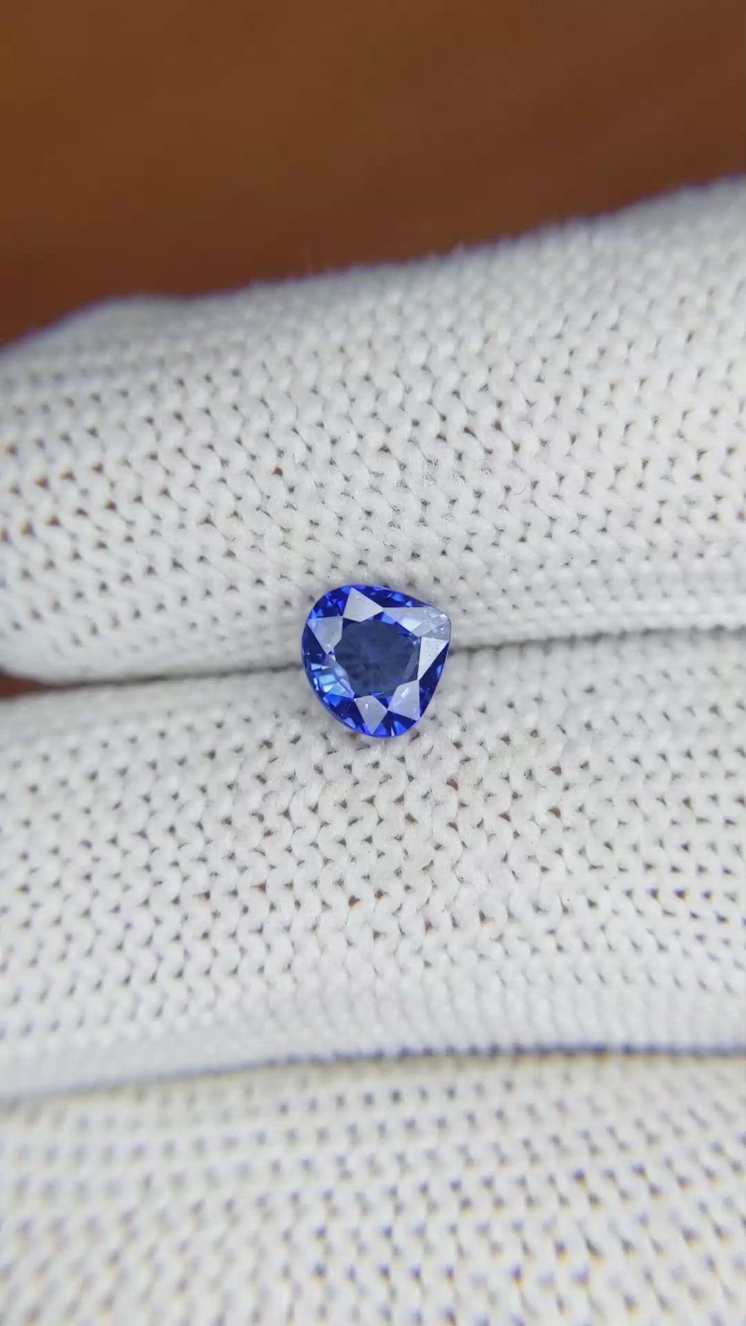 1.05 Ct. Blue Sapphire from Ceylon (Sri Lanka) Size Video