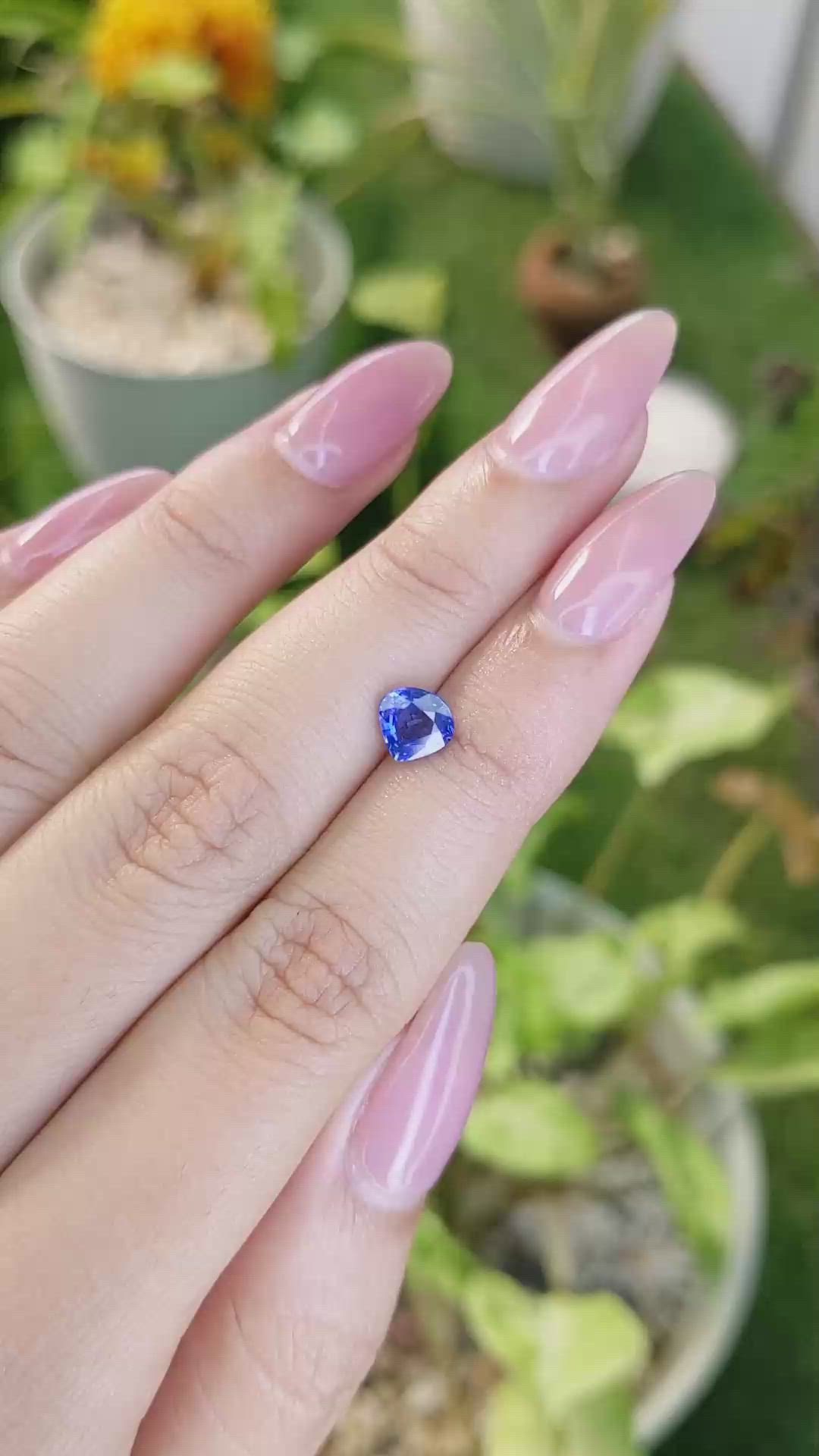 1.05 Ct. Blue Sapphire from Ceylon (Sri Lanka) Size Video