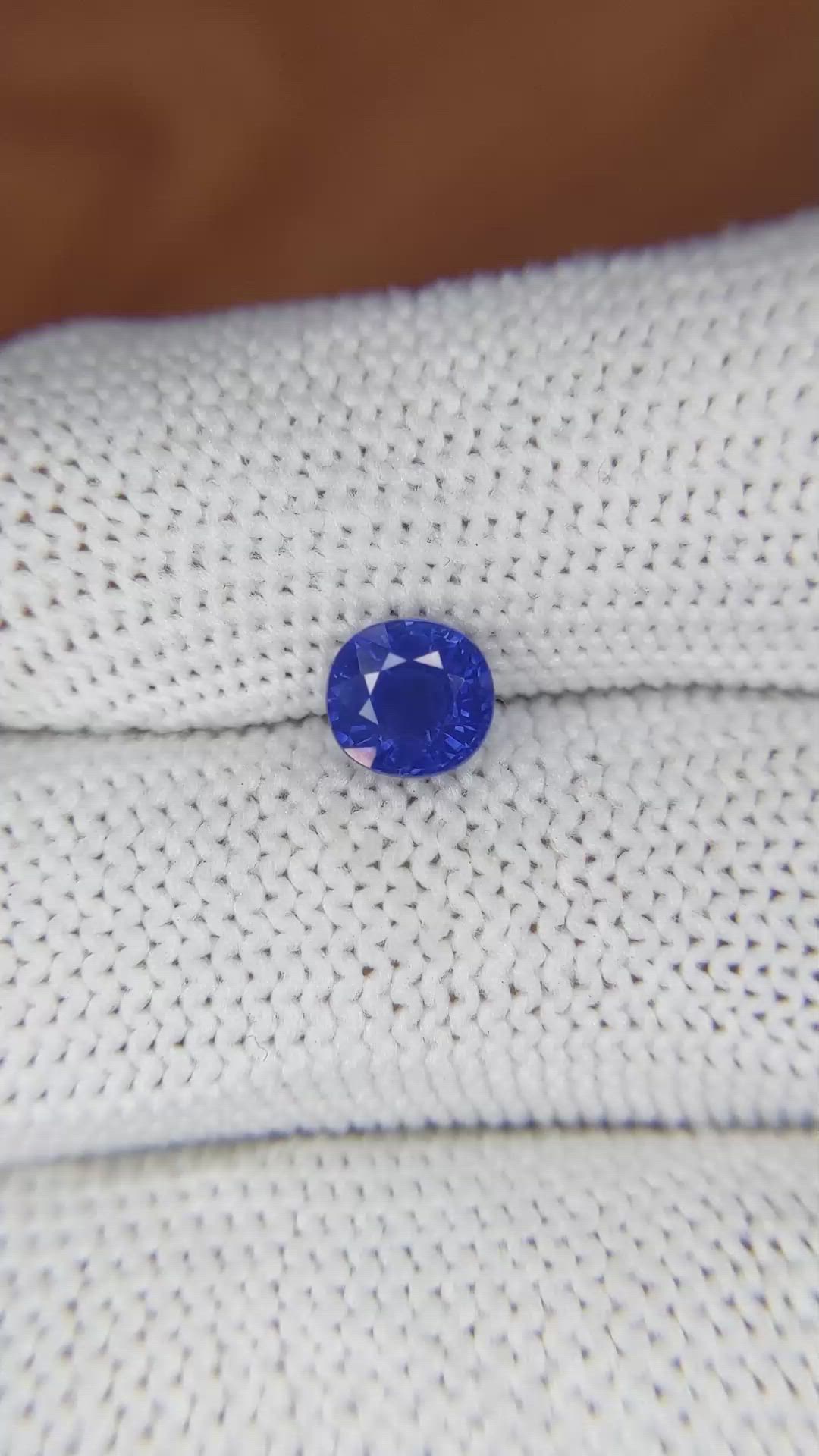 1.21 Ct. Blue Sapphire from Ceylon (Sri Lanka) Size Video