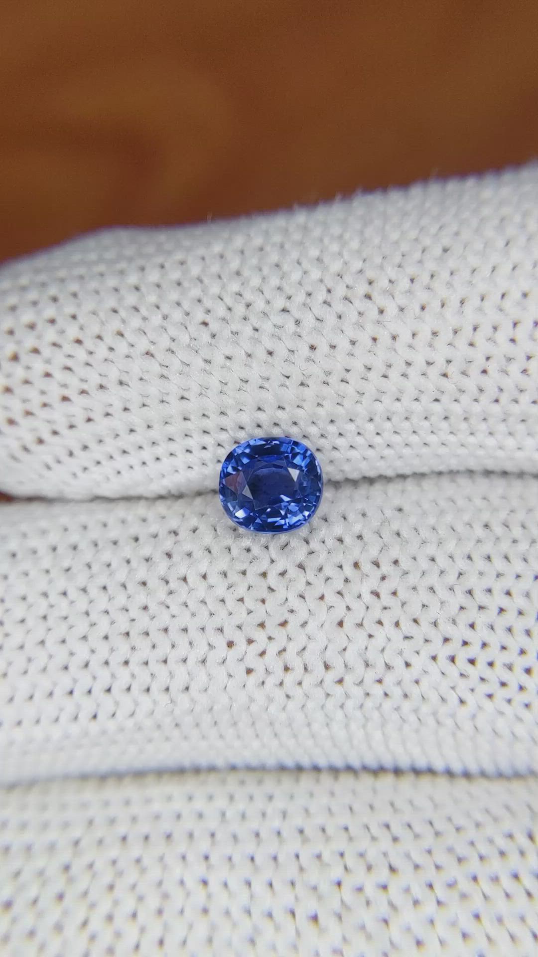 1.07 Ct. Blue Sapphire from Ceylon (Sri Lanka) Size Video
