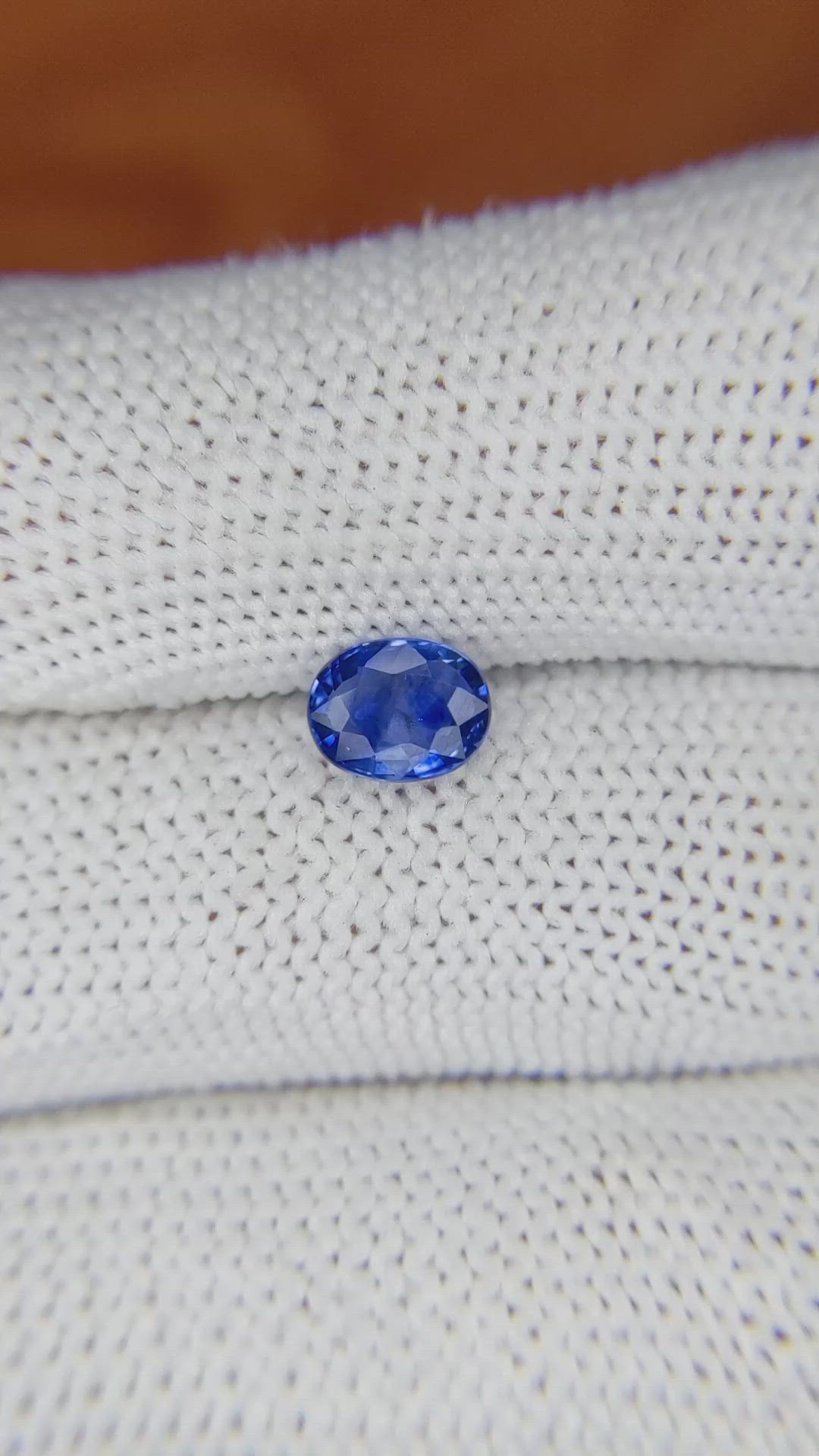1.03 Ct. Blue Sapphire from Ceylon (Sri Lanka) Size Video