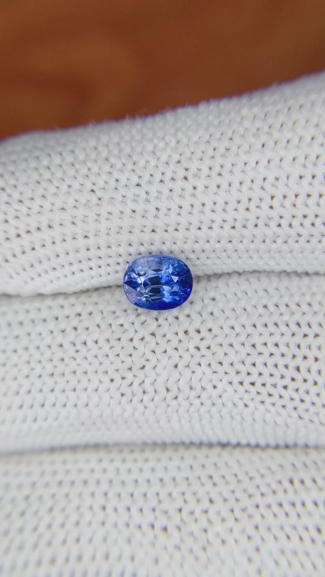 1.39 Ct. Blue Sapphire from Ceylon (Sri Lanka) Size Video