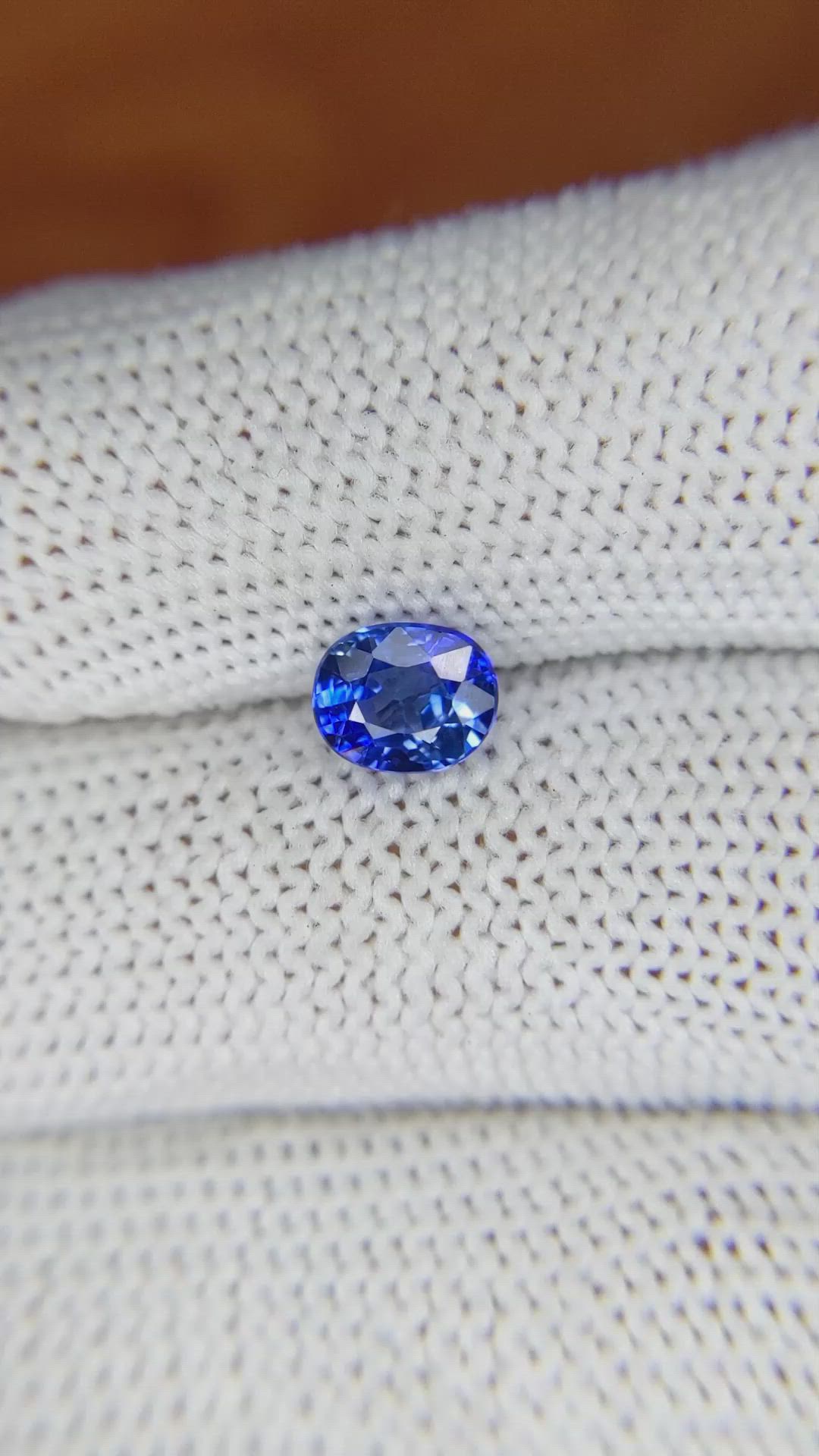 1.06 Ct. Blue Sapphire from Ceylon (Sri Lanka) Size Video