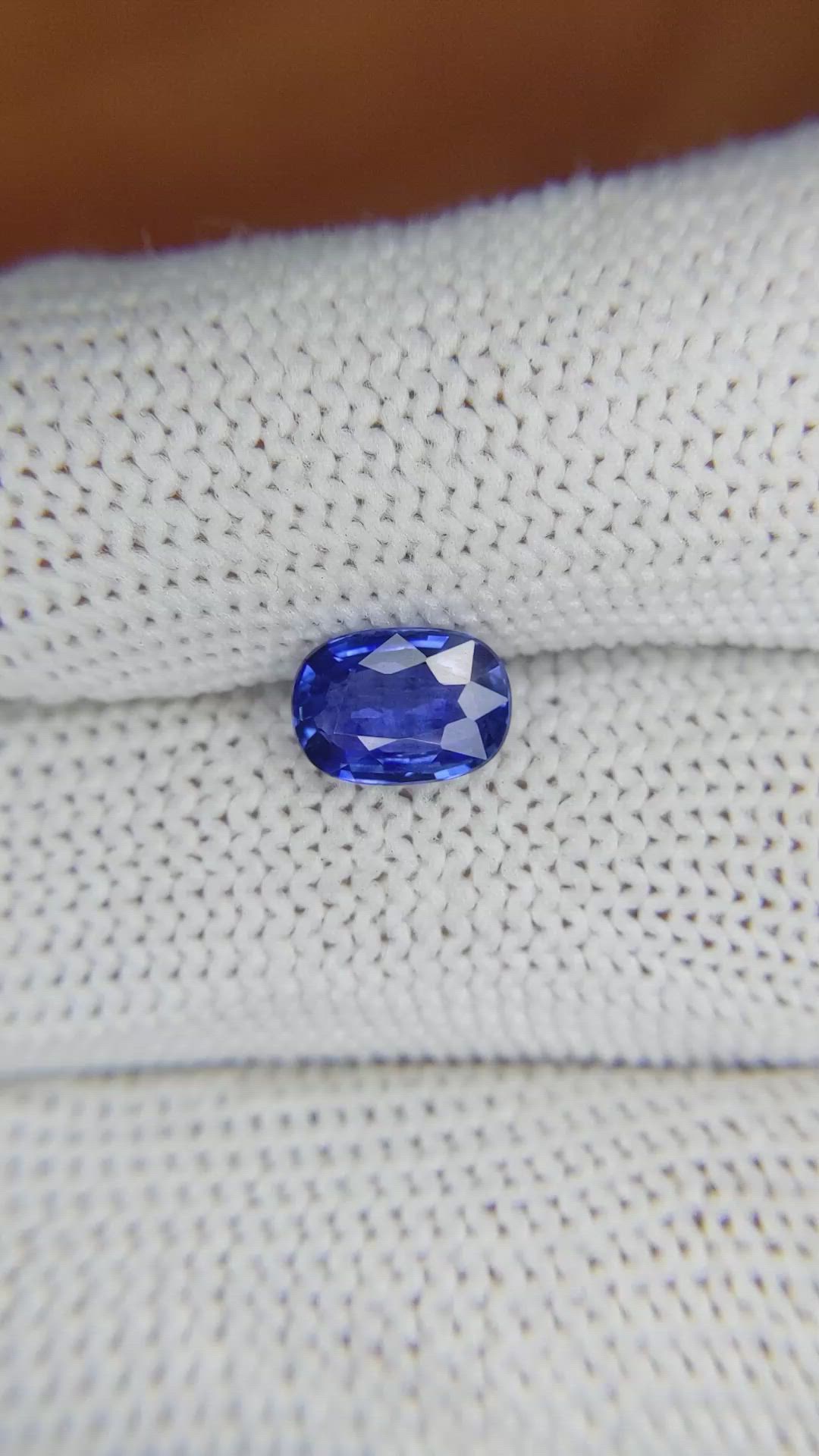 1.39 Ct. Blue Sapphire from Ceylon (Sri Lanka) Size Video