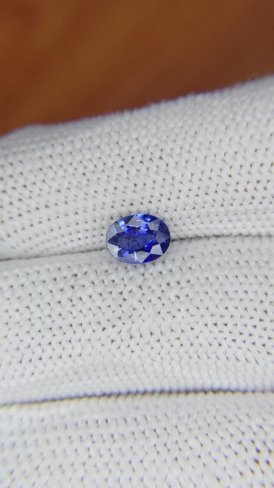 1.05 Ct. Blue Sapphire from Ceylon (Sri Lanka) Size Video